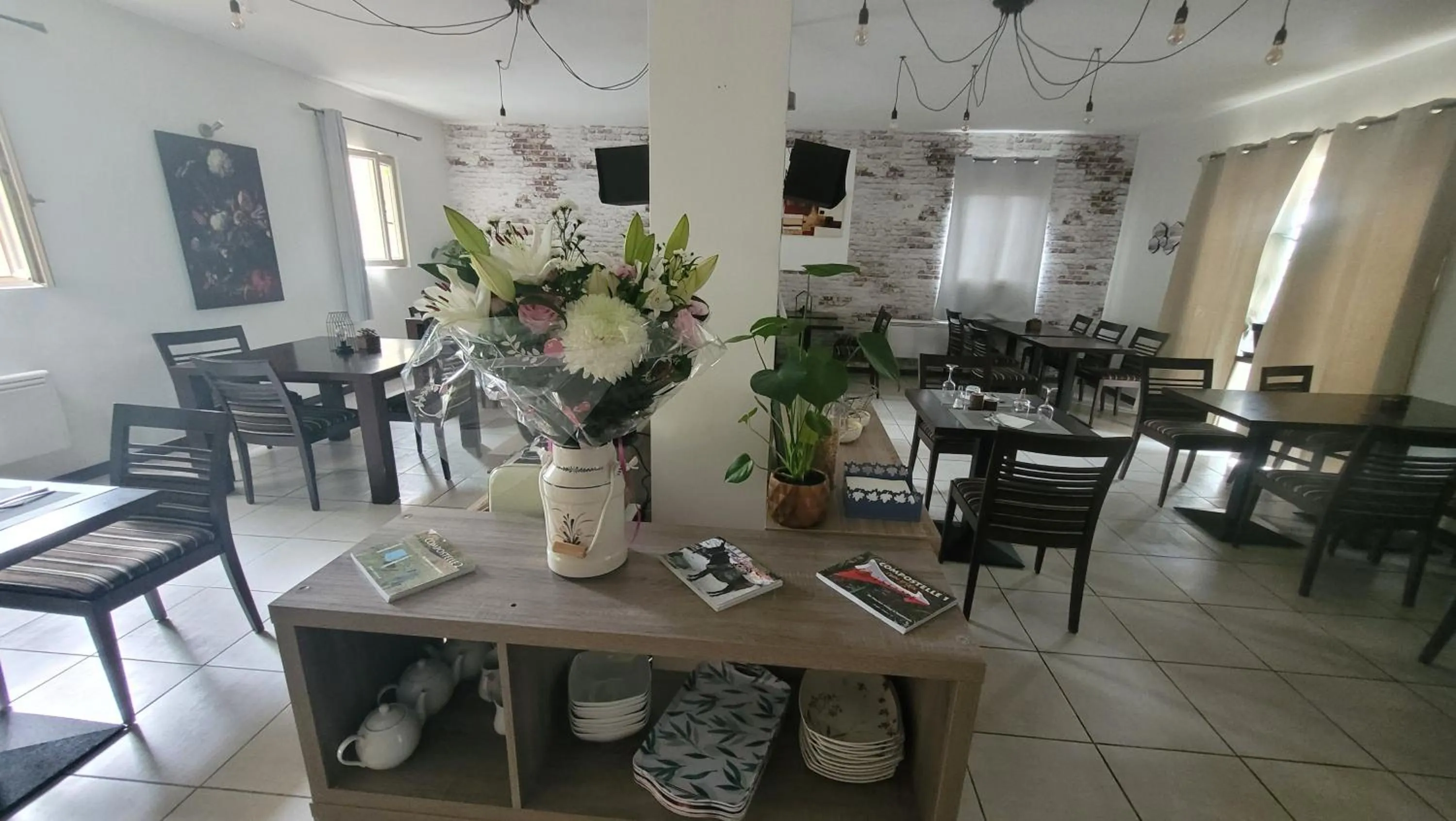 Restaurant/places to eat in Hotel La Peyrade