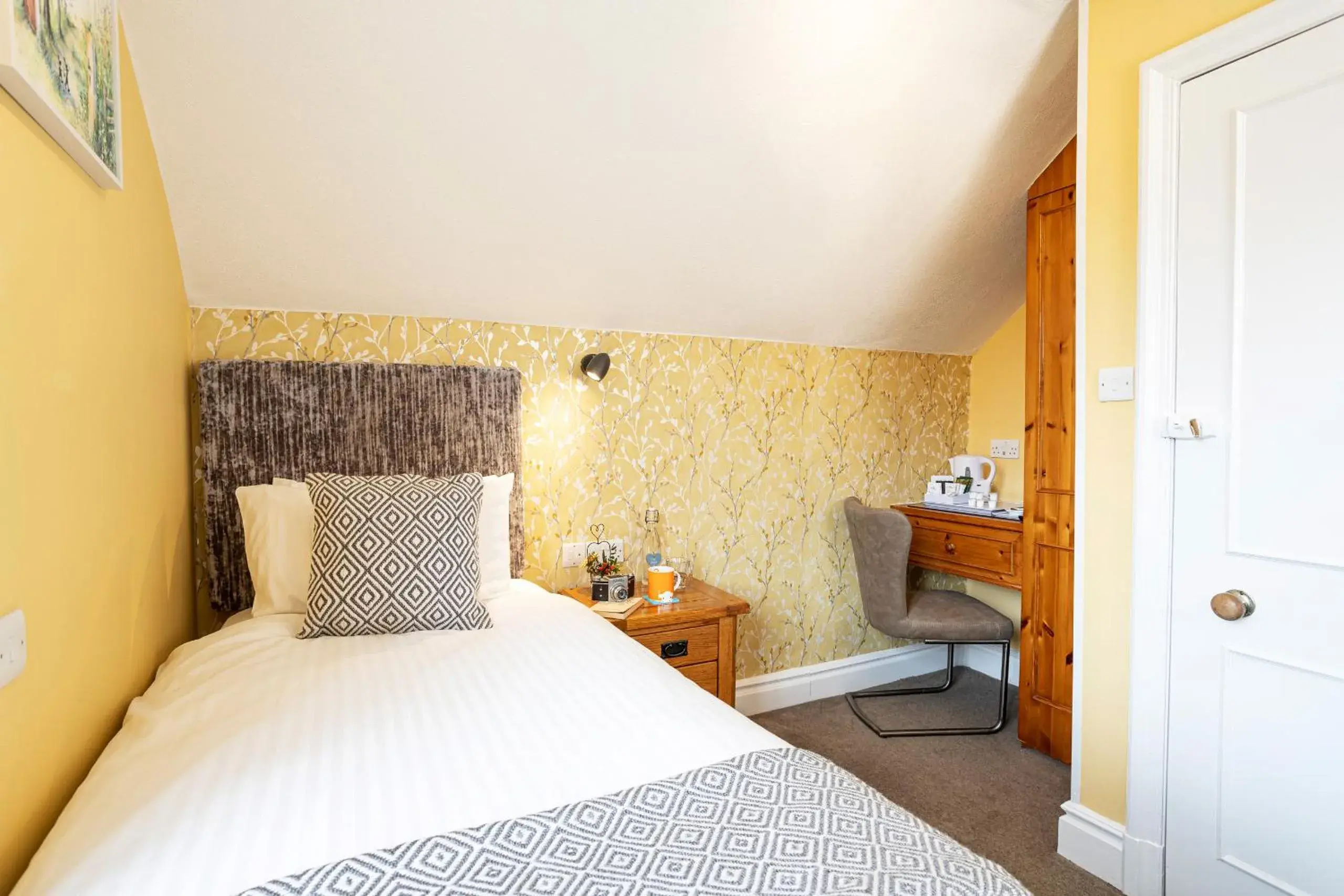 Single Room with Bath - single occupancy in Elder Grove Single Room with Bath - single occupancy in Elder Grove