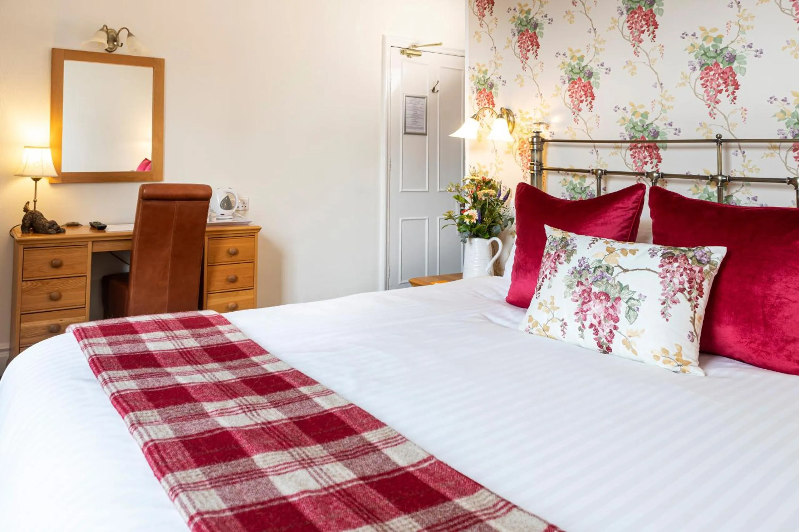 Bedroom, Bed in Elder Grove