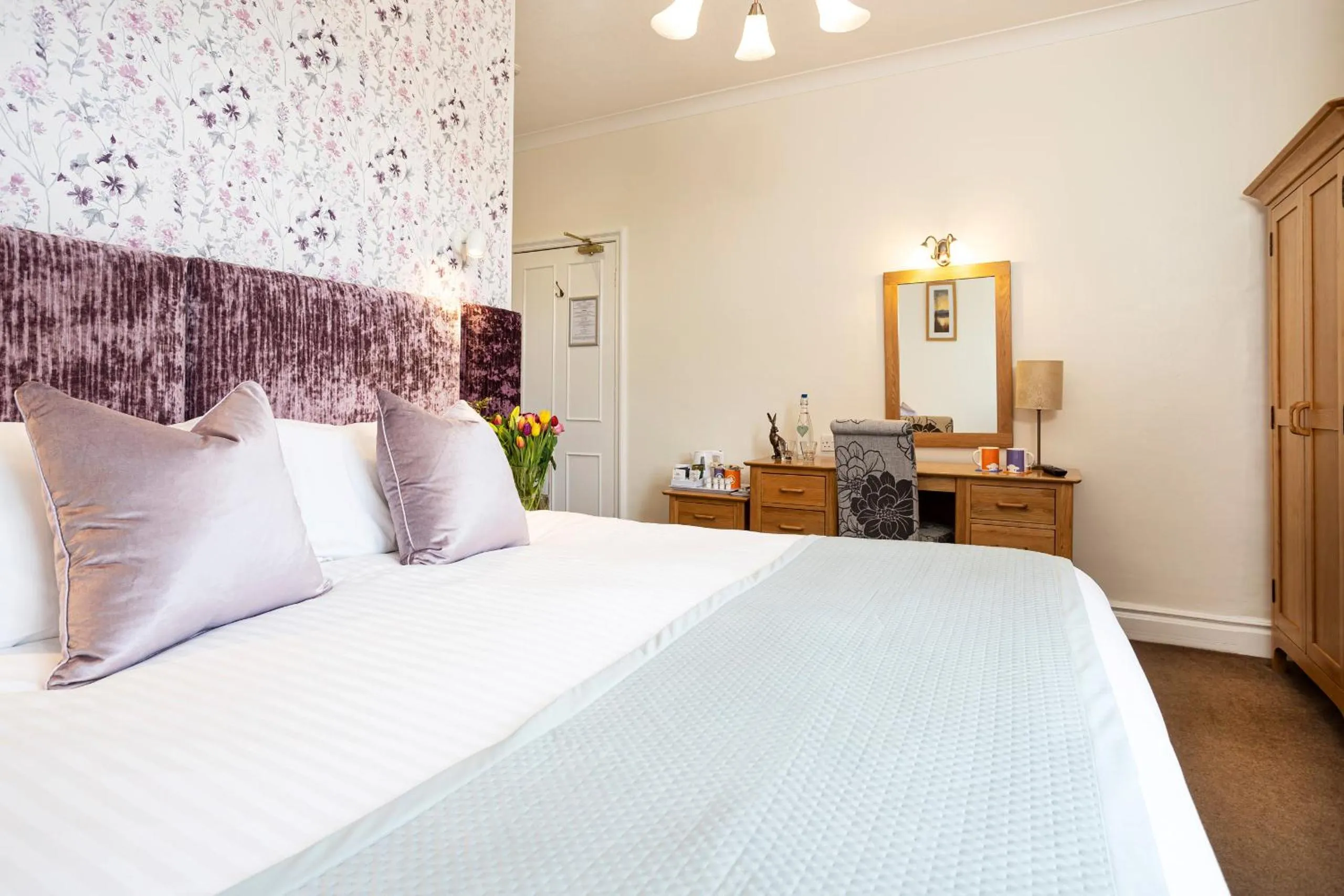 Bedroom, Bed in Elder Grove