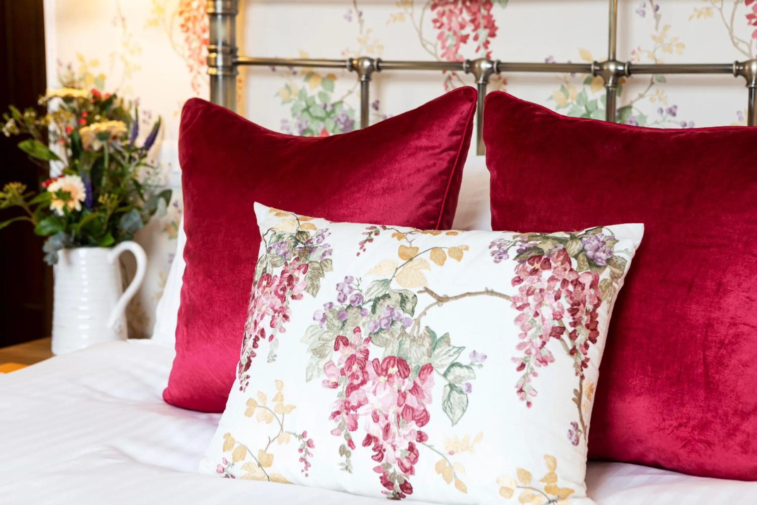 Bedroom, Bed in Elder Grove