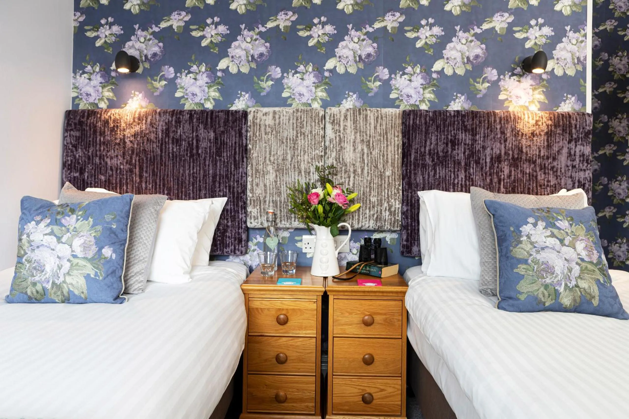 Bedroom, Bed in Elder Grove