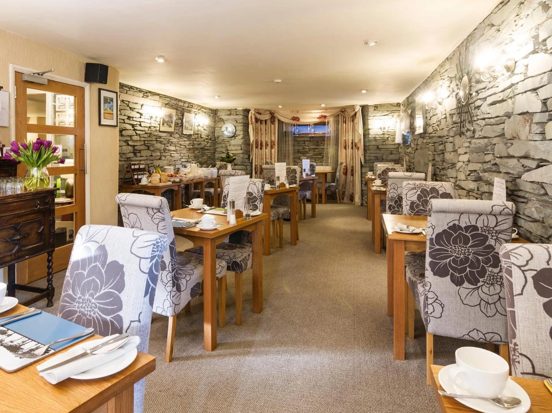 Dining area in Elder Grove