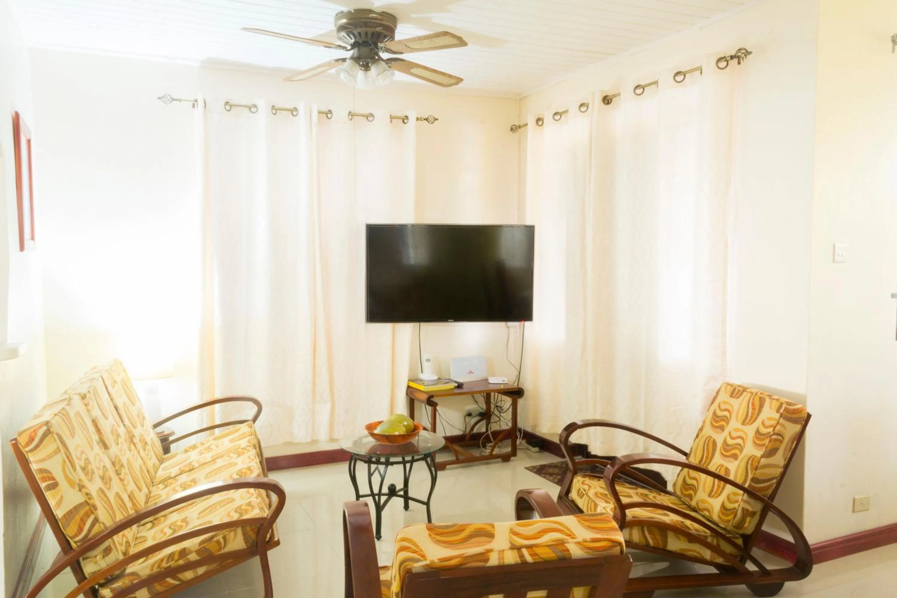 Darrel Cot Beachfront Cottage