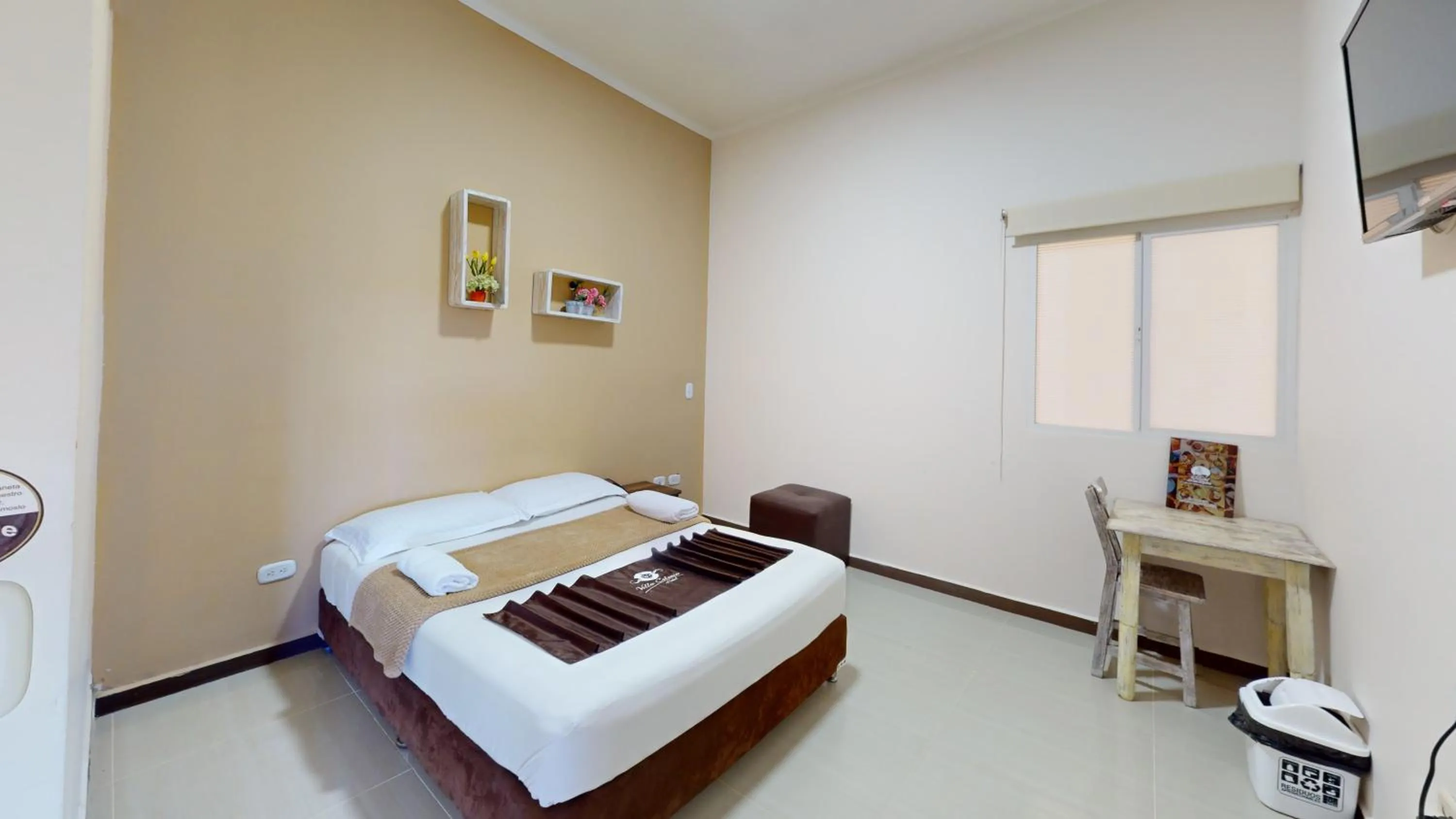 Photo of the whole room, Bed in Hotel Villa Colonia