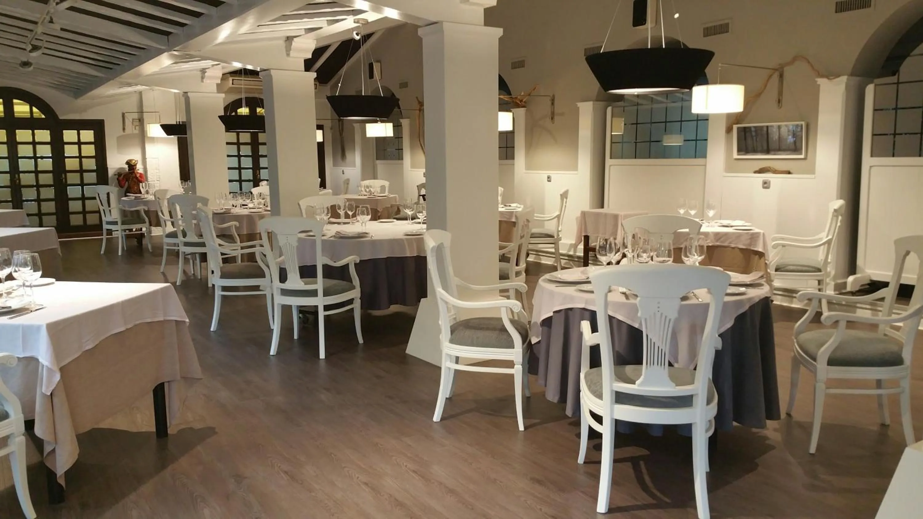 Restaurant/places to eat in Hotel Castillo