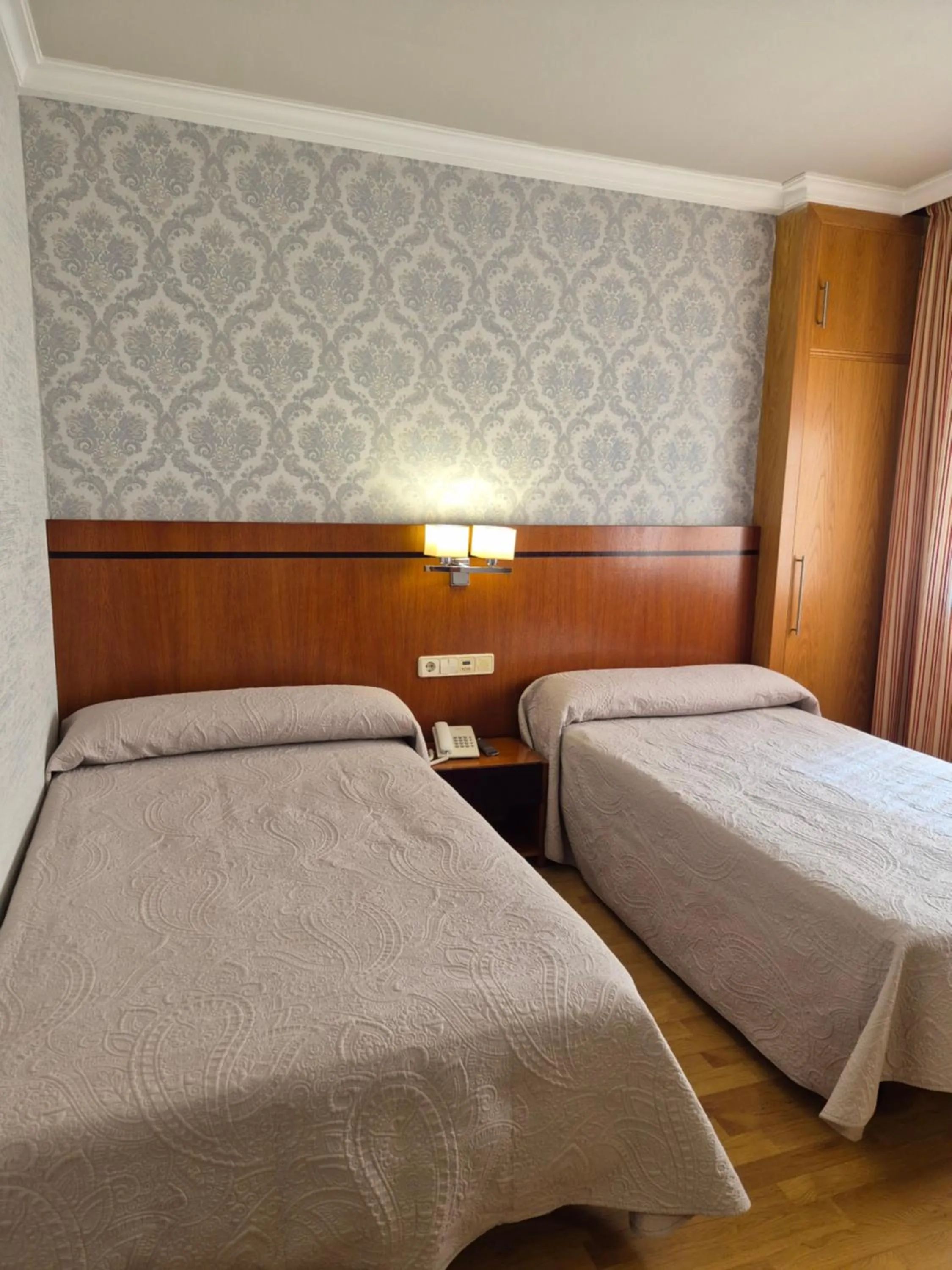 Bed in Hotel HHB Pontevedra Confort