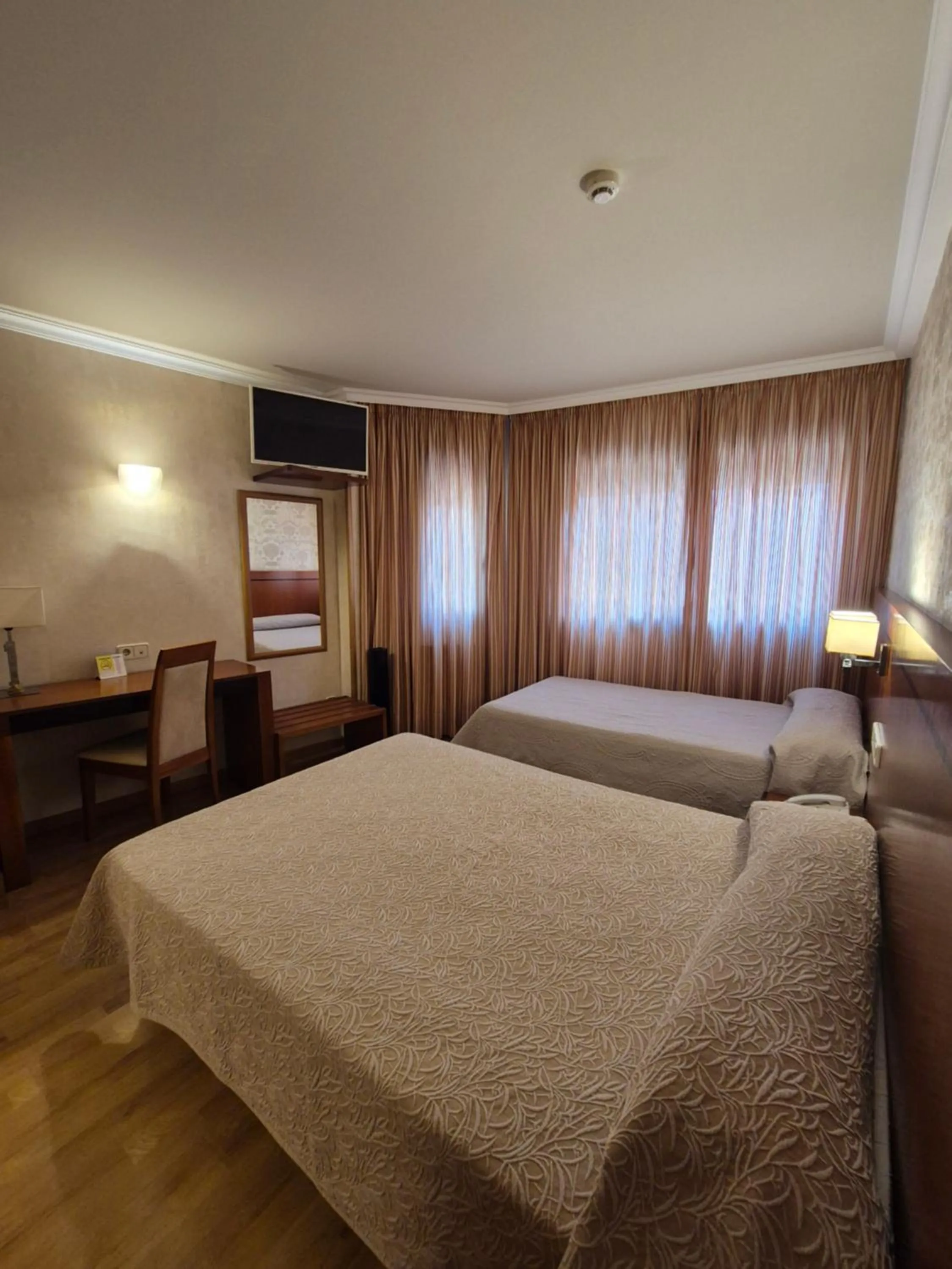 Bed in Hotel HHB Pontevedra Confort