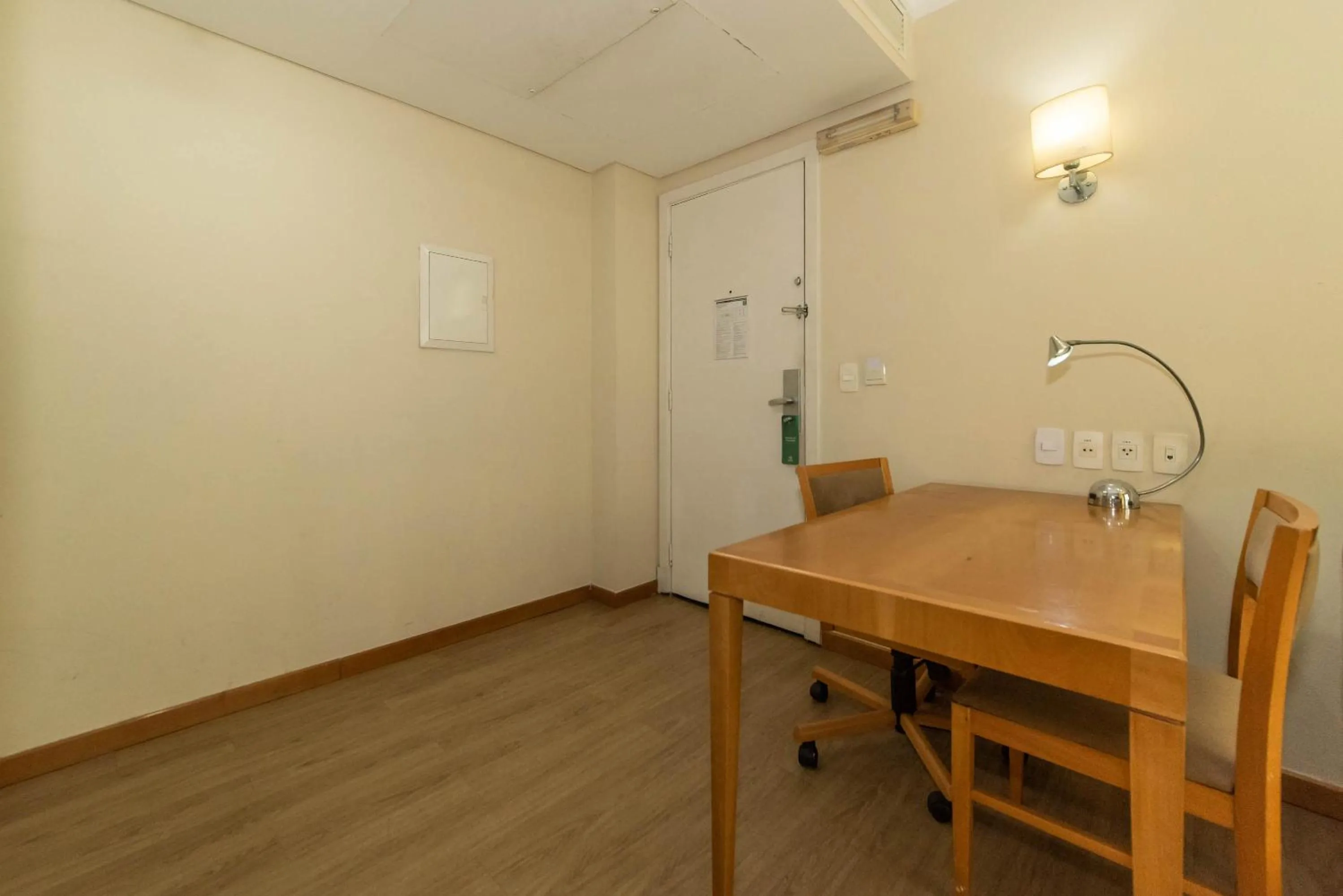 CHARMOSO FLAT NA OSCAR FREIRE