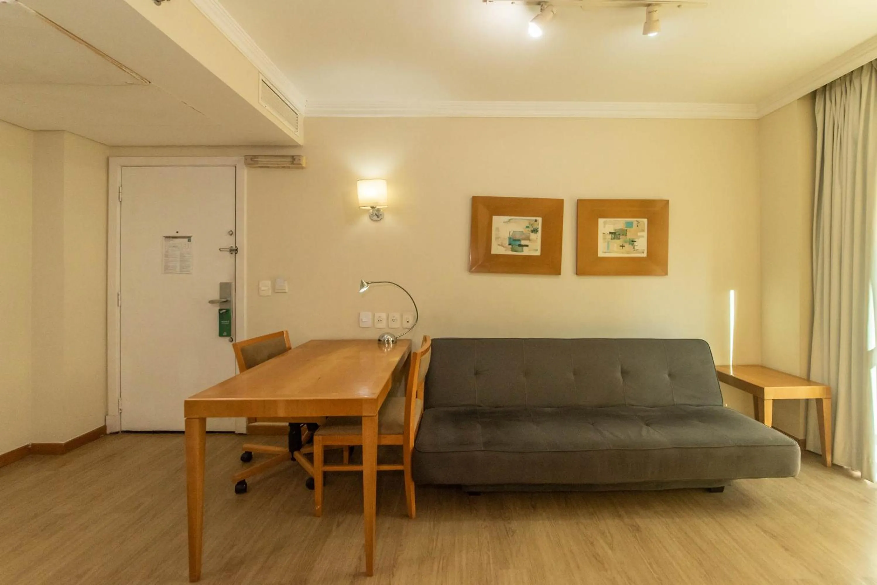 CHARMOSO FLAT NA OSCAR FREIRE