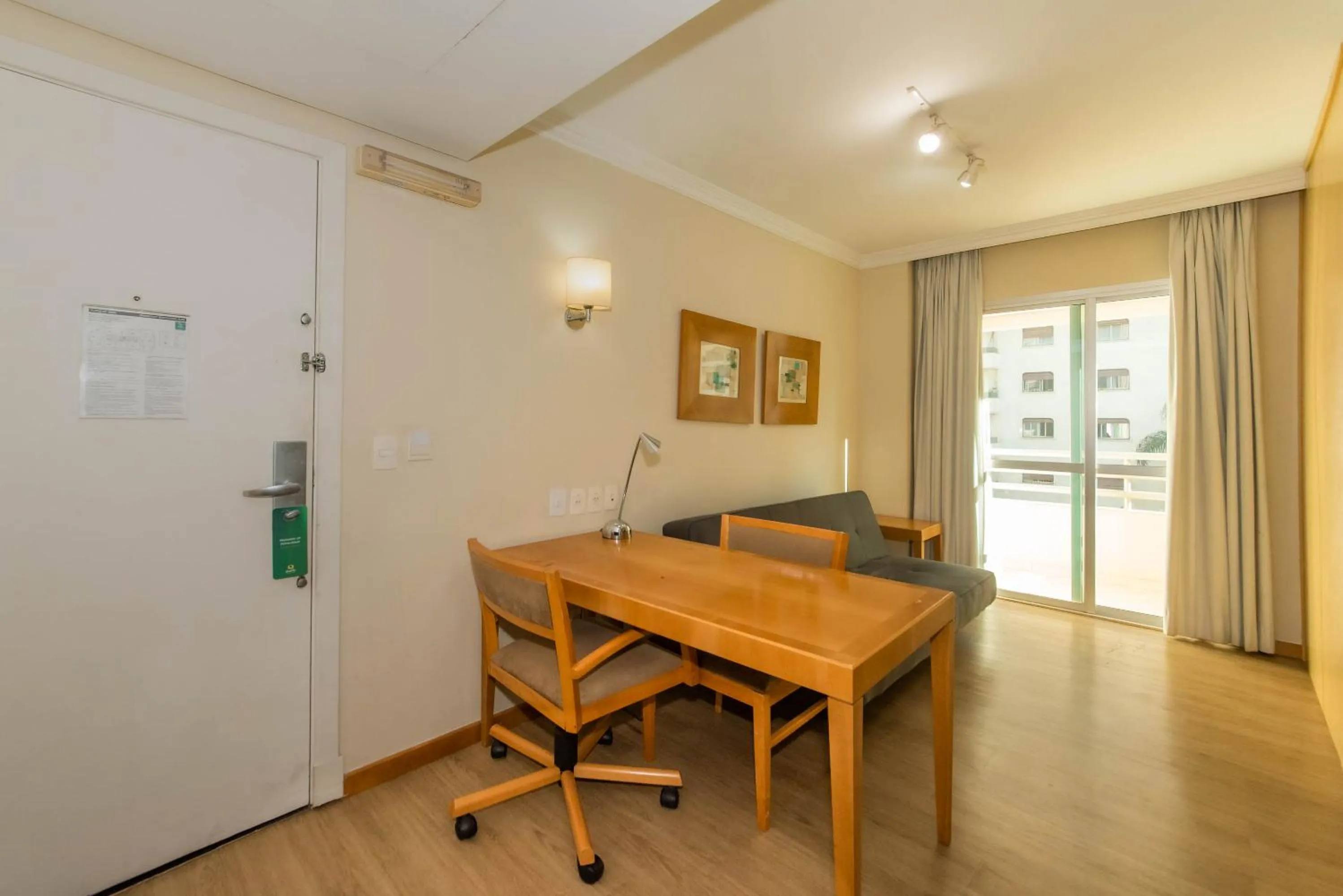 CHARMOSO FLAT NA OSCAR FREIRE