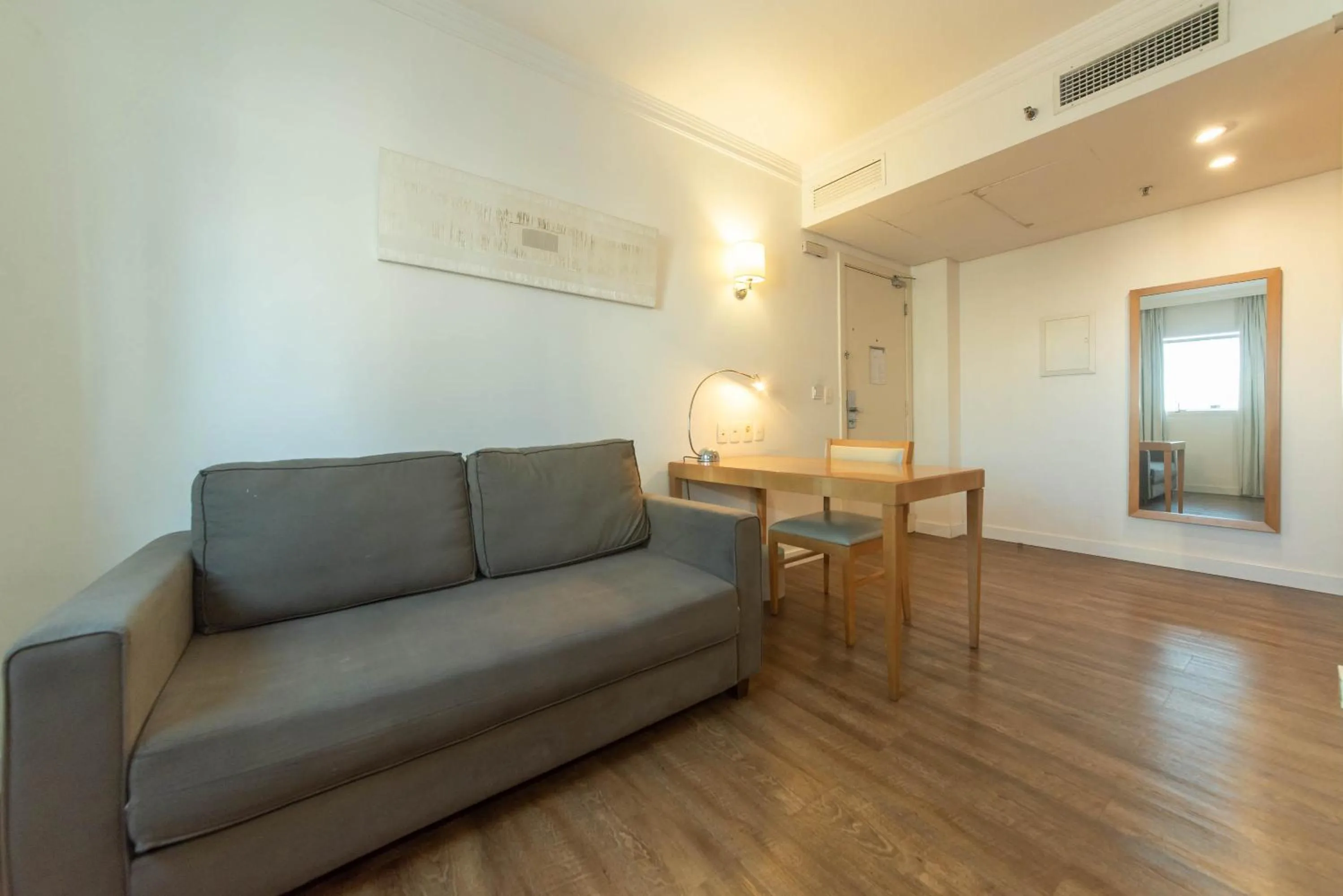 CHARMOSO FLAT NA OSCAR FREIRE