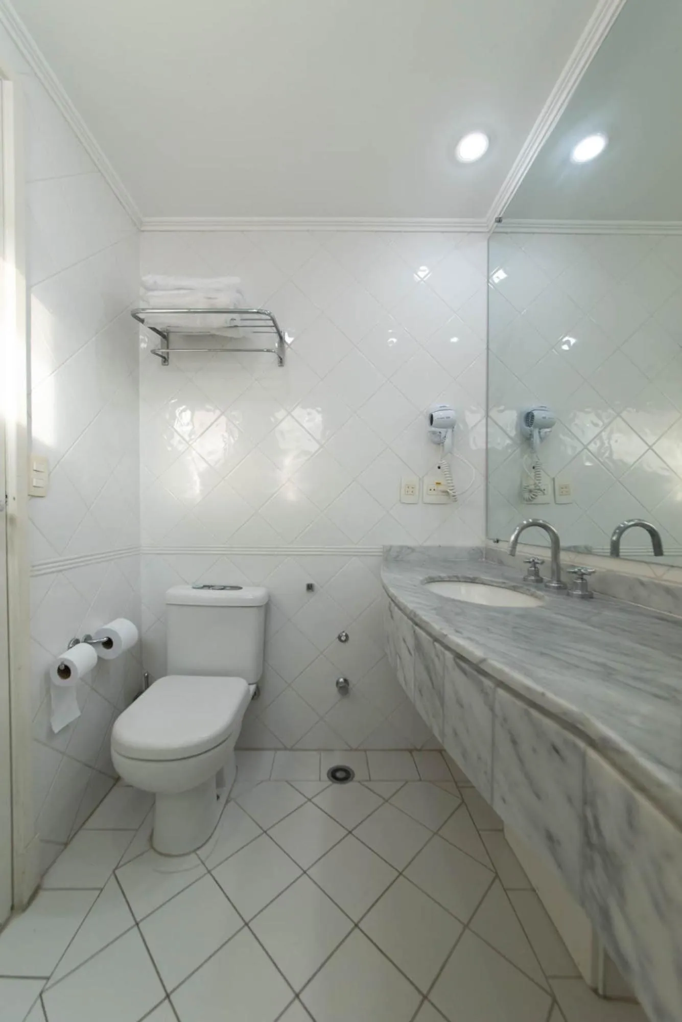 CHARMOSO FLAT NA OSCAR FREIRE