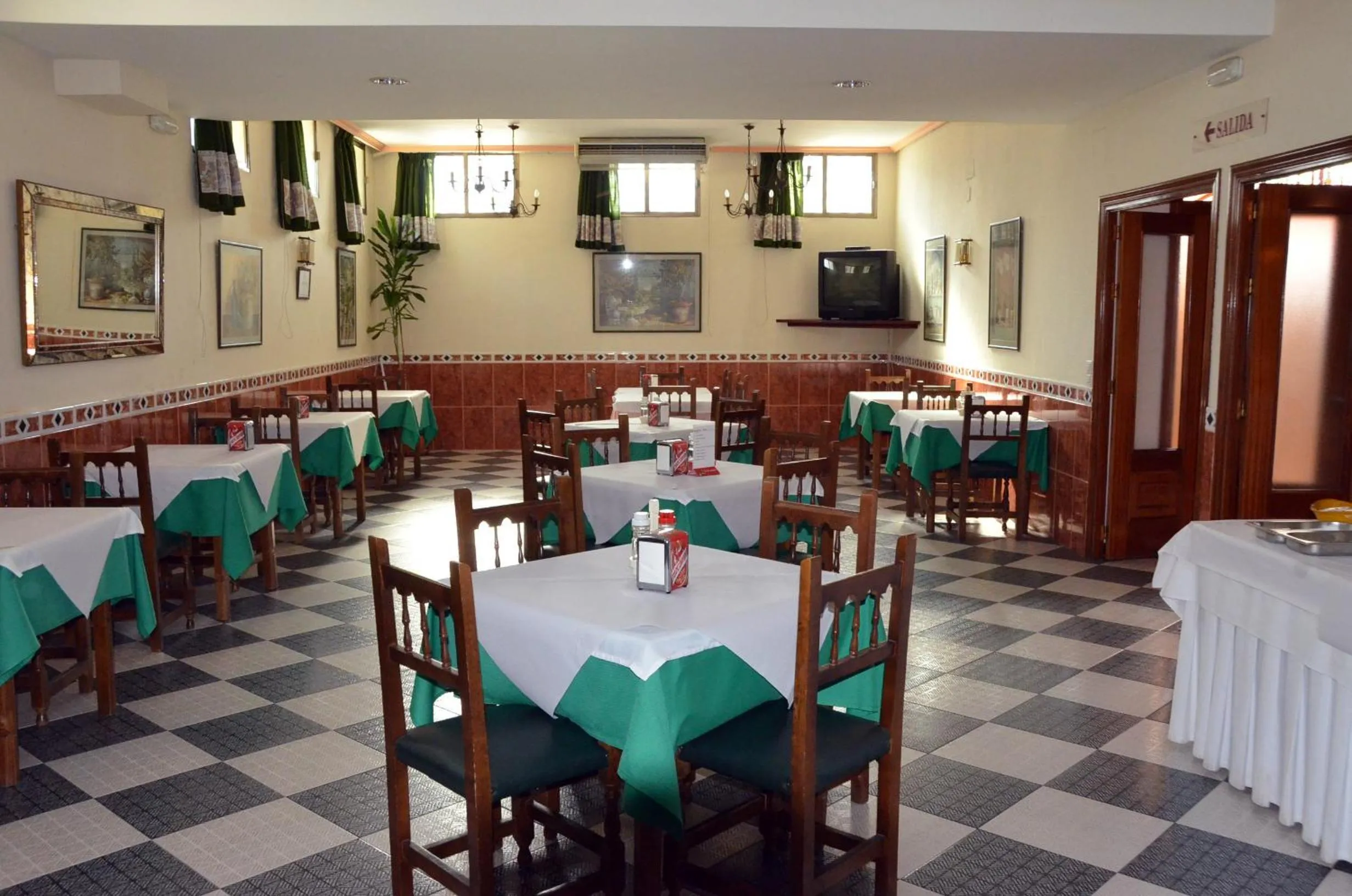 Restaurant/places to eat in Hotel La Noria