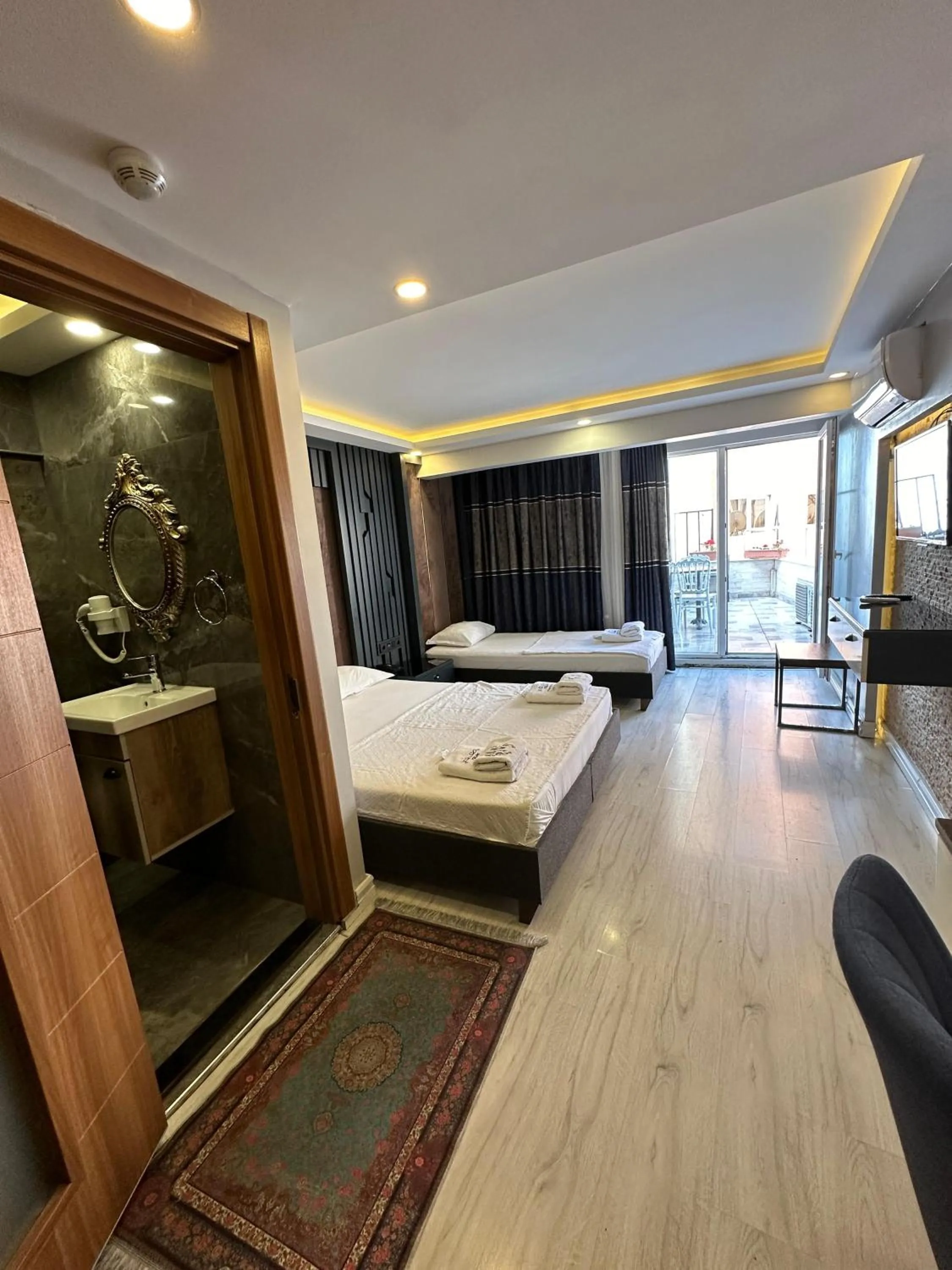 Photo of the whole room, Bed in Sirkeci Quietness Hotel