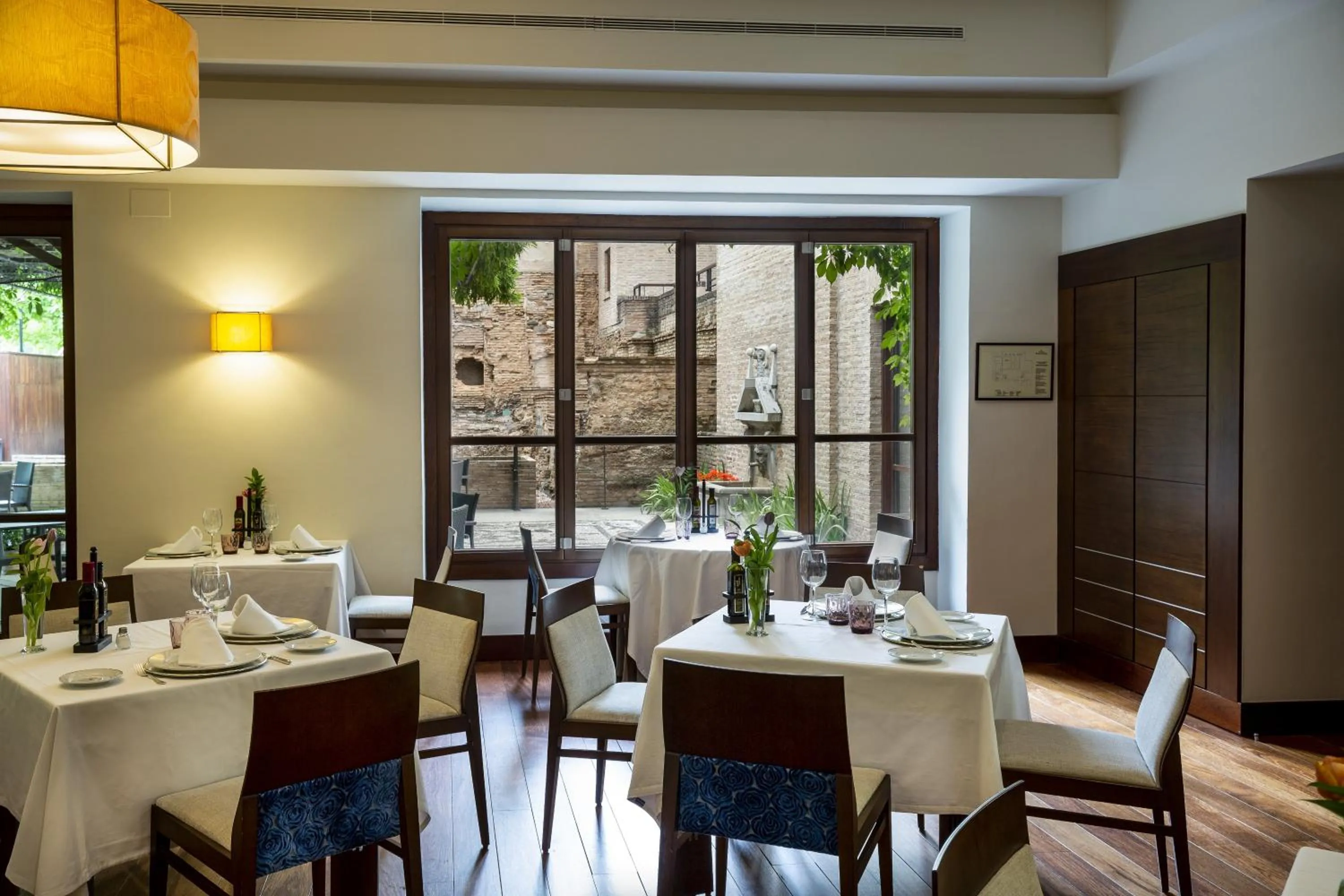 Restaurant/places to eat in Parador de Granada