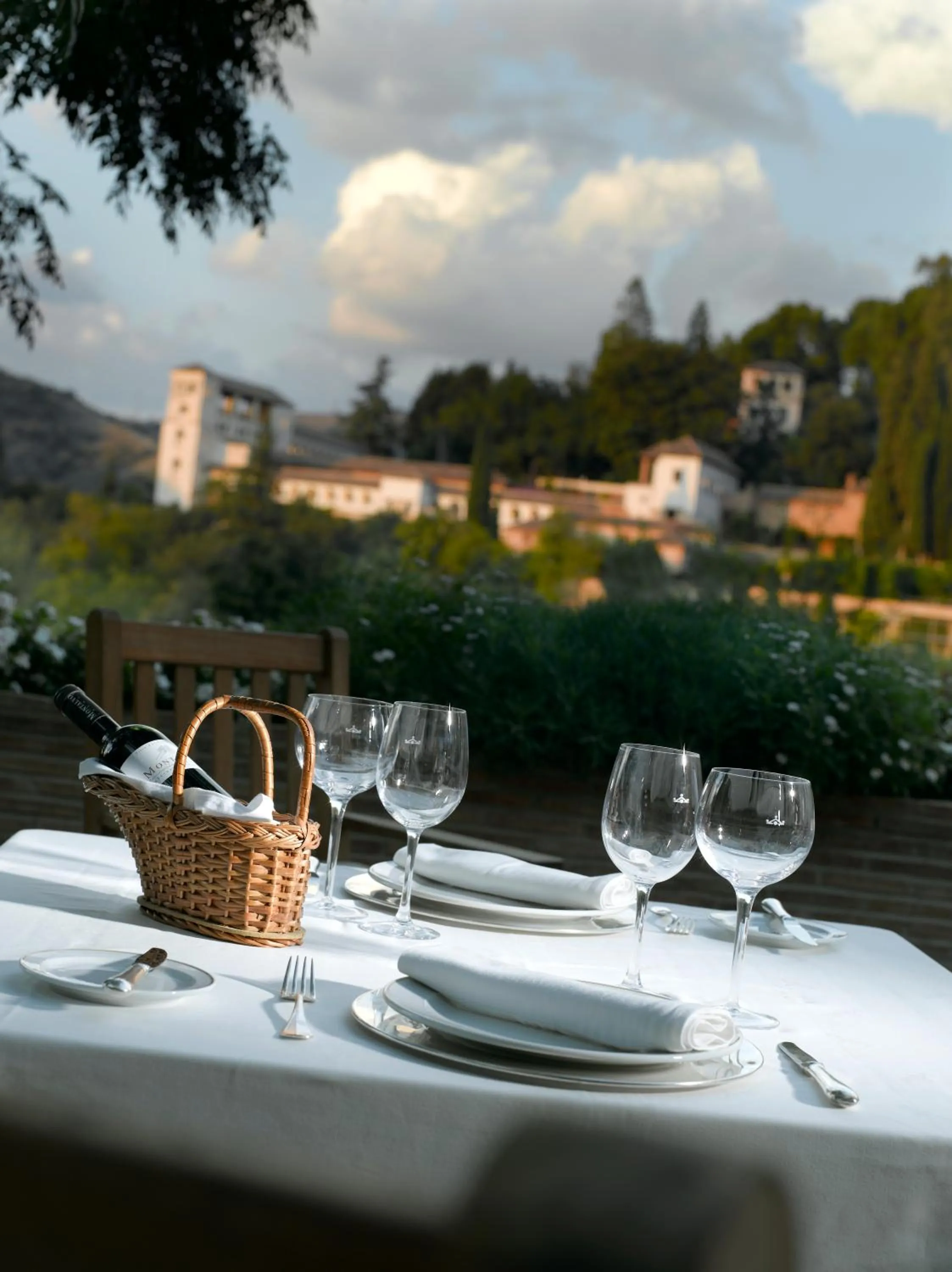 Restaurant/places to eat in Parador de Granada