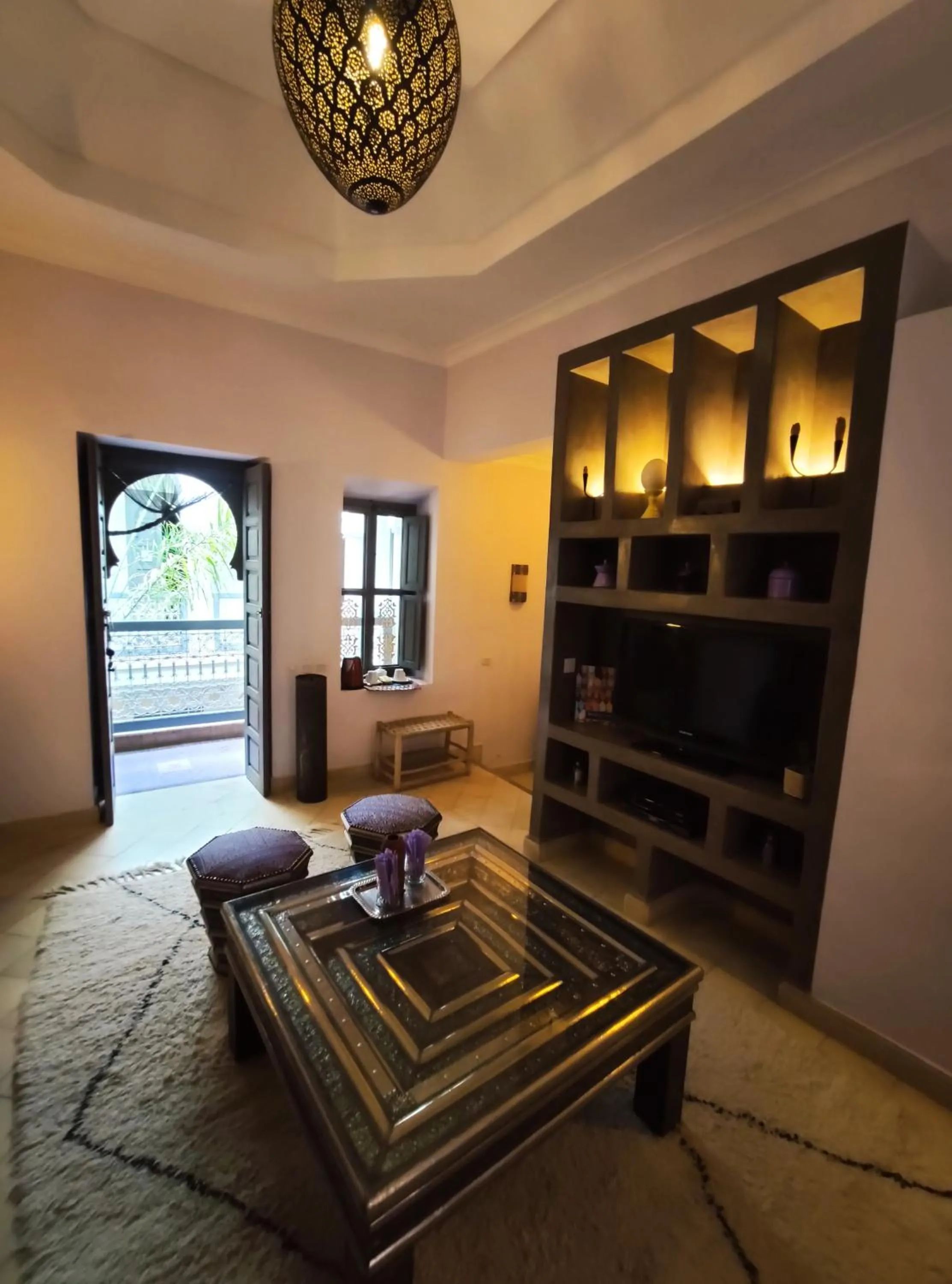 TV and multimedia in Dar Andamaure