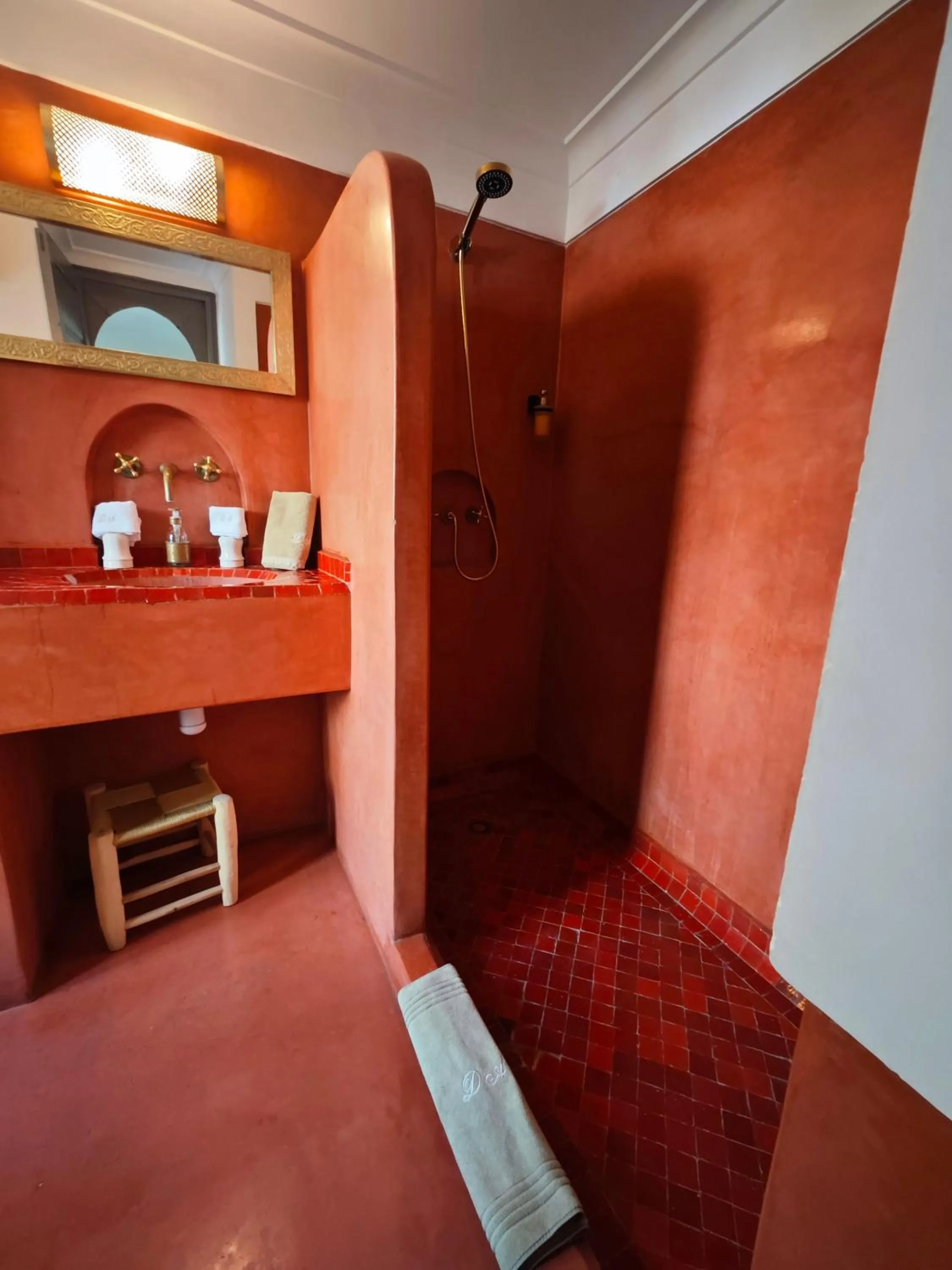 Shower, Bed in Dar Andamaure