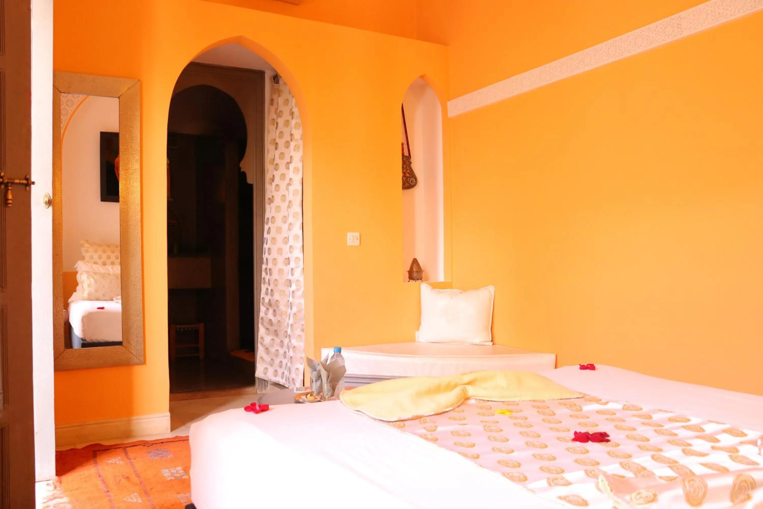 Photo of the whole room, Bed in Dar Andamaure