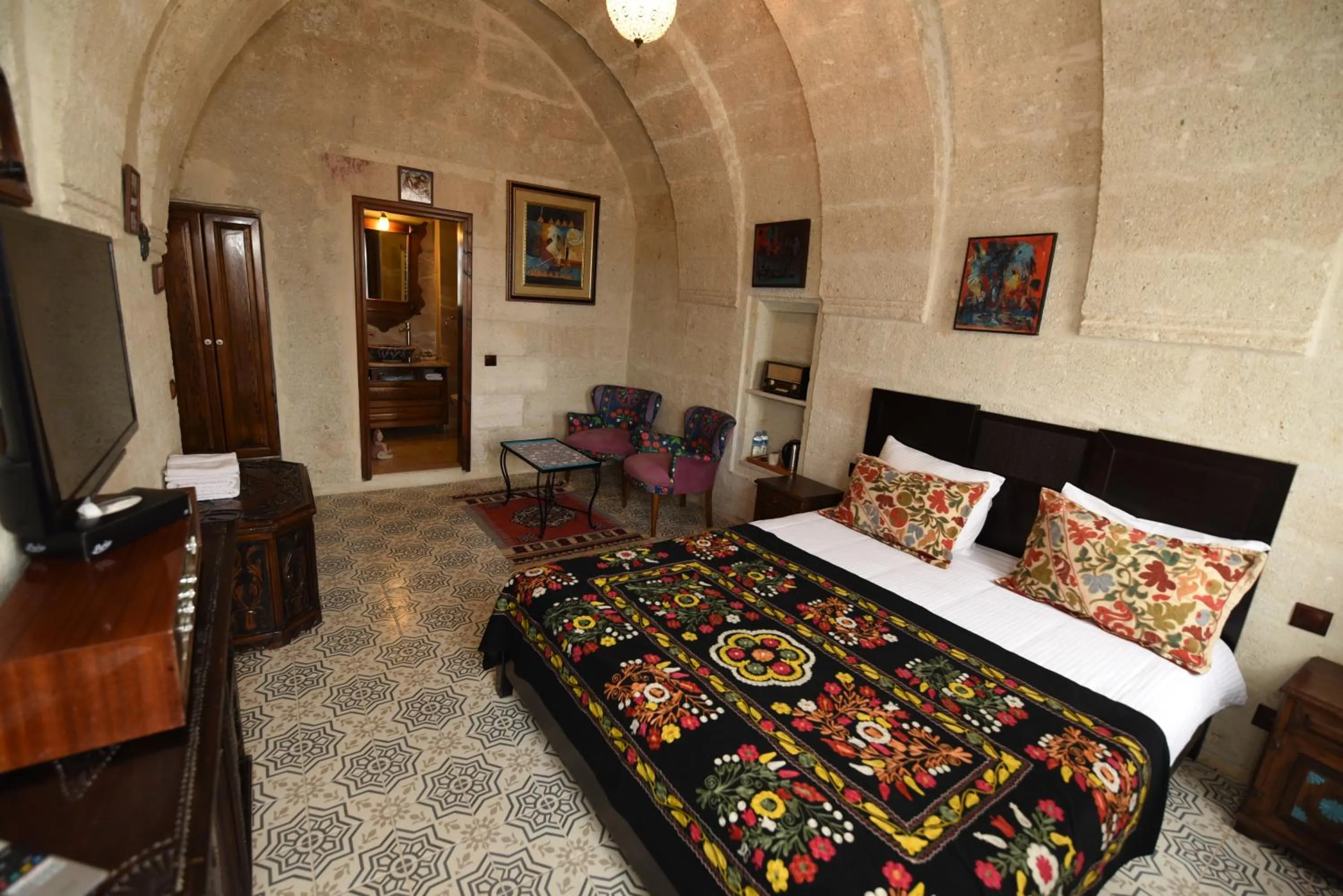 Photo of the whole room, Bed in Canela Cave Hotel - Cappadocia