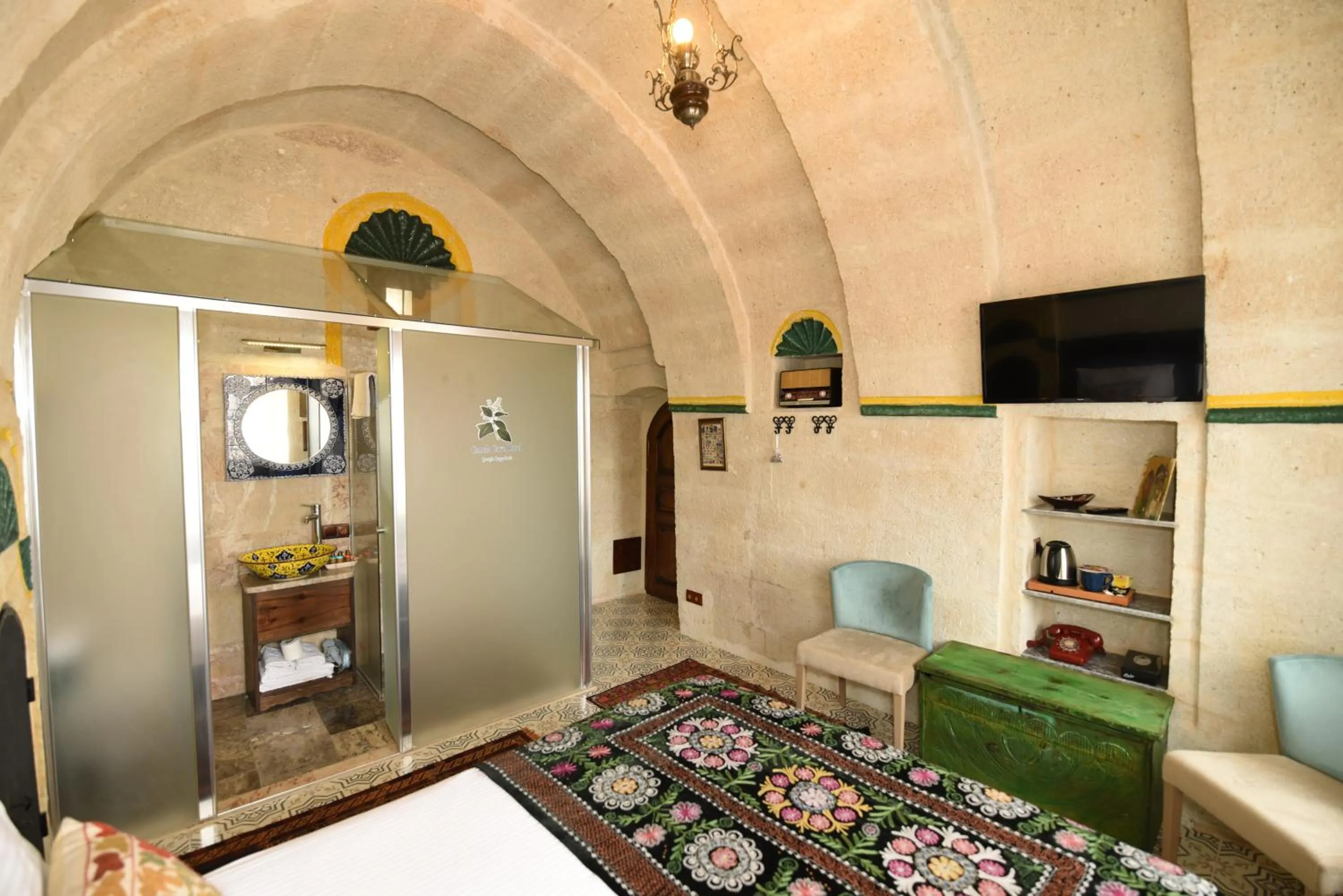 Photo of the whole room, Bed in Canela Cave Hotel - Cappadocia