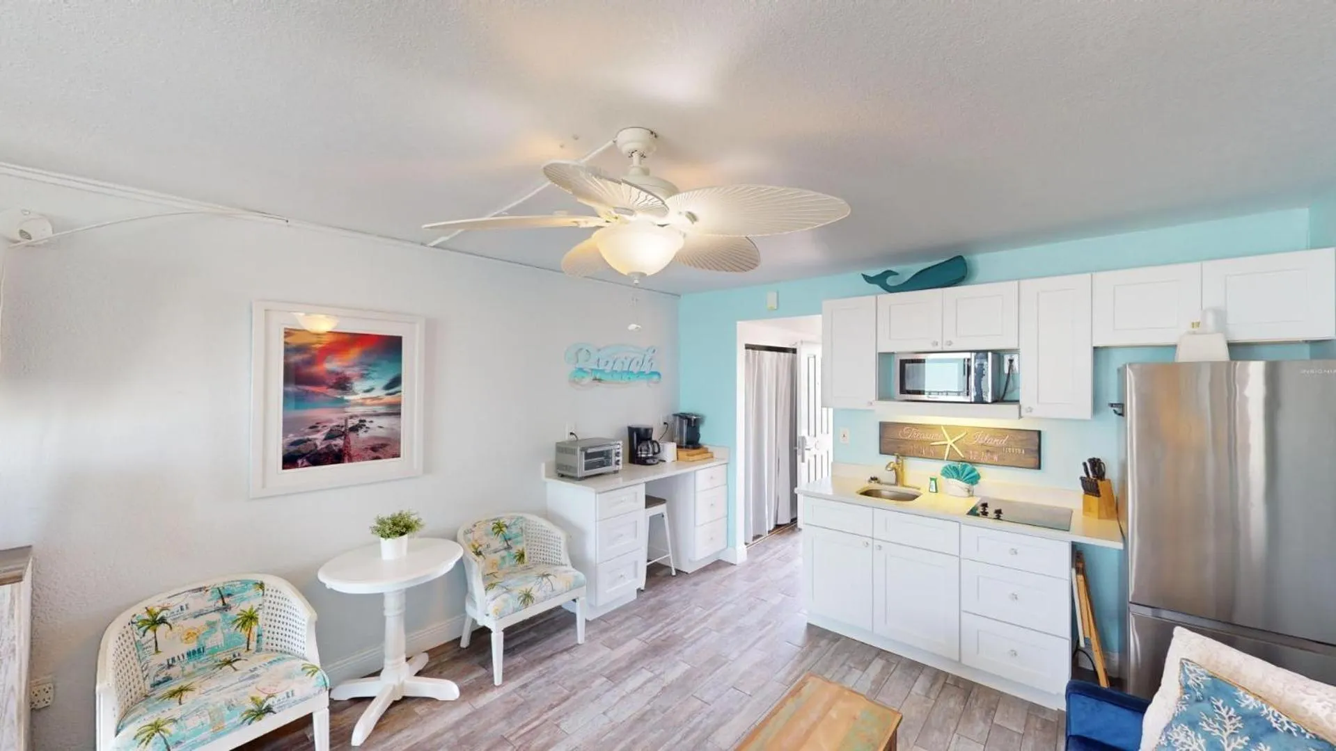 Kitchen or kitchenette in Island Inn Beach Resort