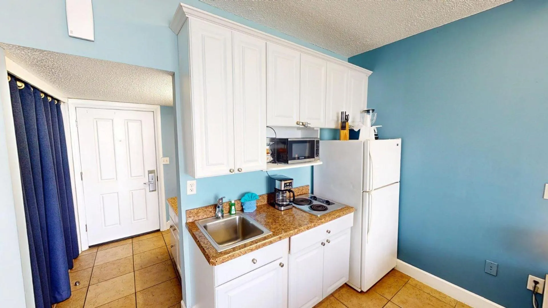 Kitchen or kitchenette in Island Inn Beach Resort