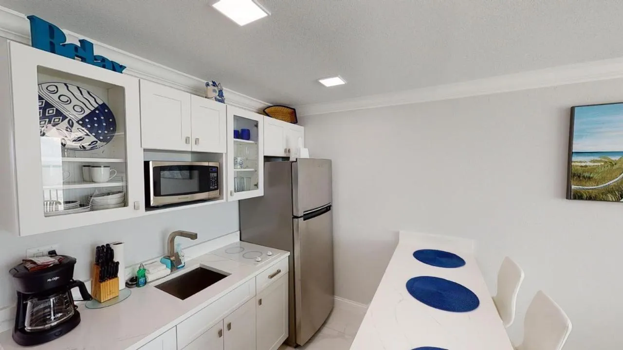 Kitchen or kitchenette in Island Inn Beach Resort