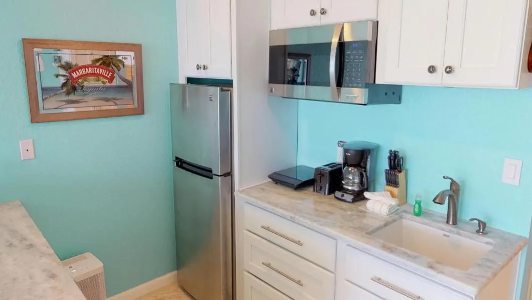 Kitchen or kitchenette in Island Inn Beach Resort
