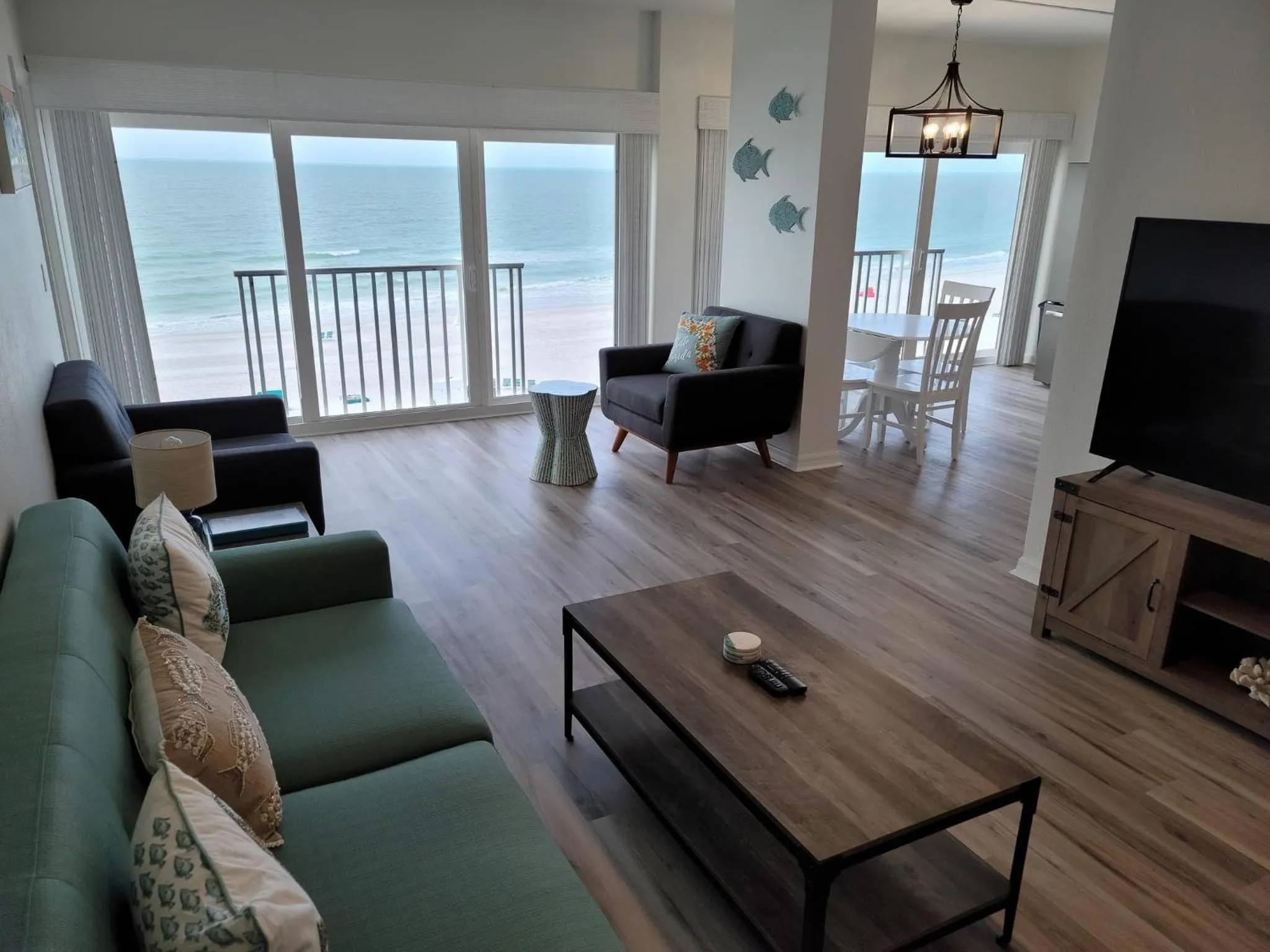 Living room in Island Inn Beach Resort