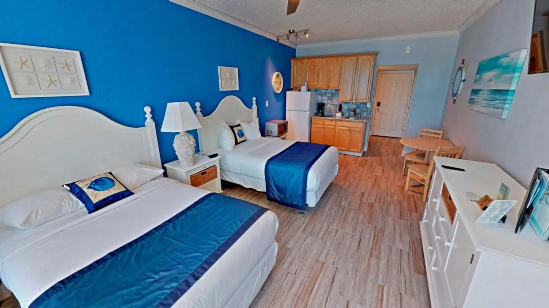 Photo of the whole room, Bed in Island Inn Beach Resort