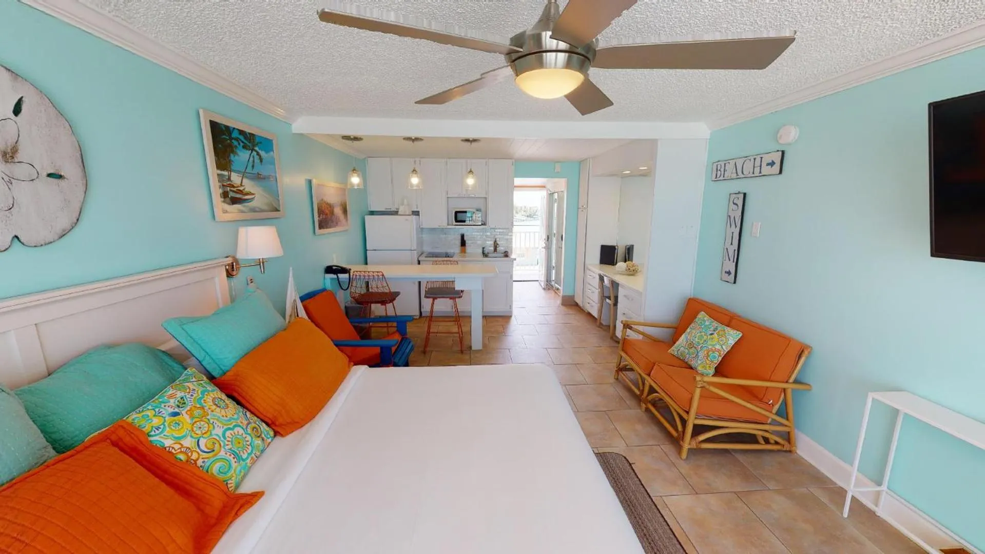 Photo of the whole room in Island Inn Beach Resort