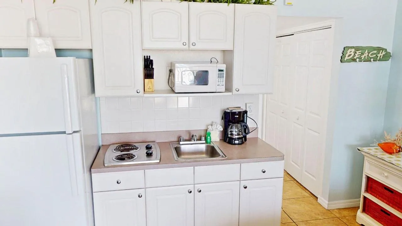 Kitchen or kitchenette in Island Inn Beach Resort