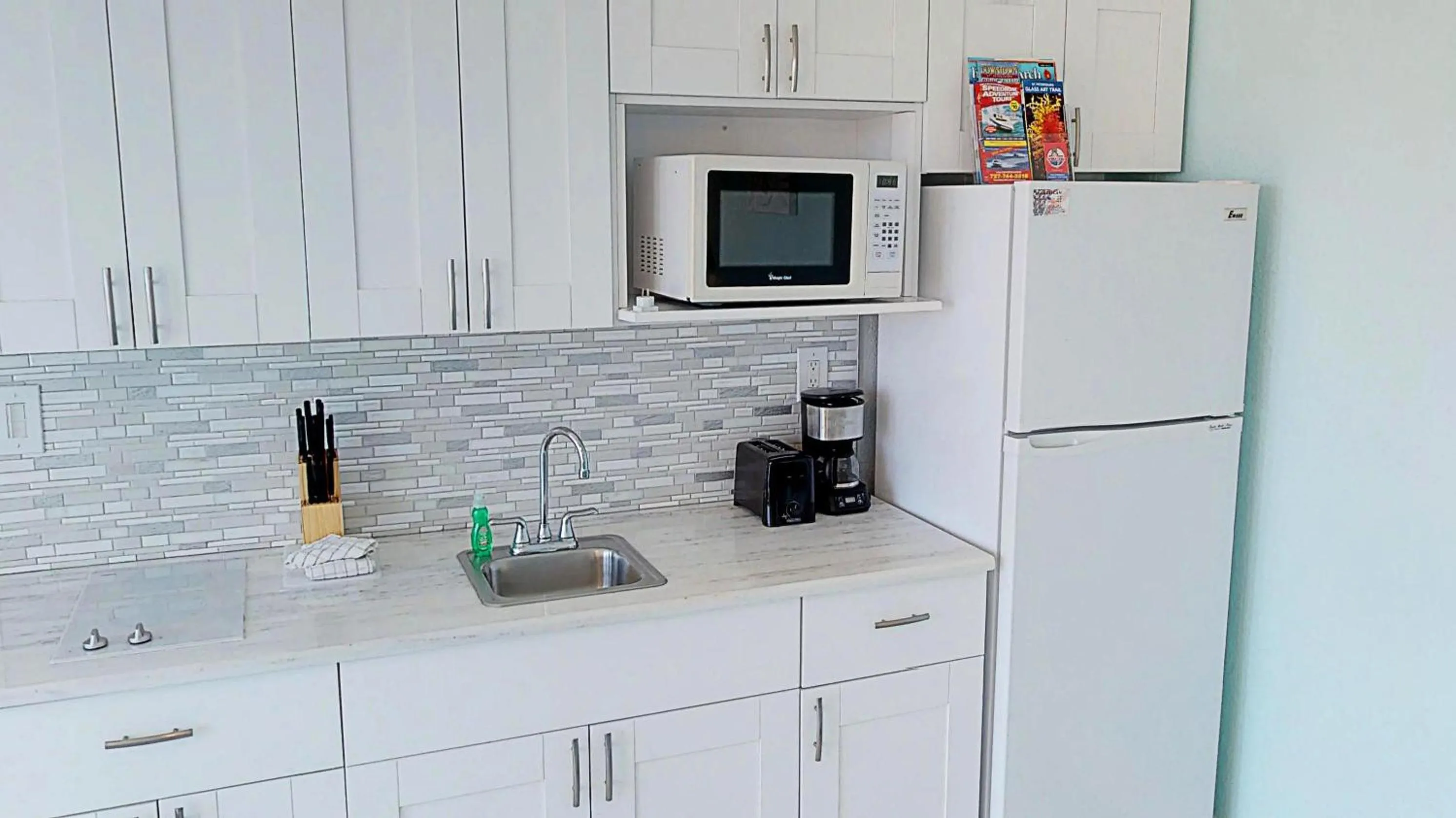 Kitchen or kitchenette in Island Inn Beach Resort
