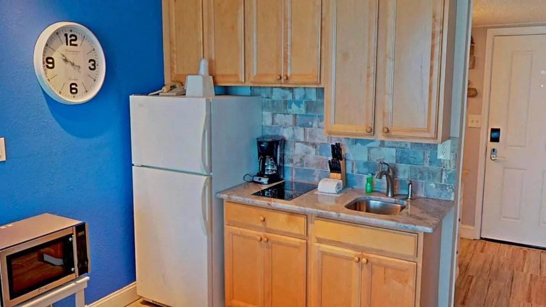 Kitchen or kitchenette in Island Inn Beach Resort