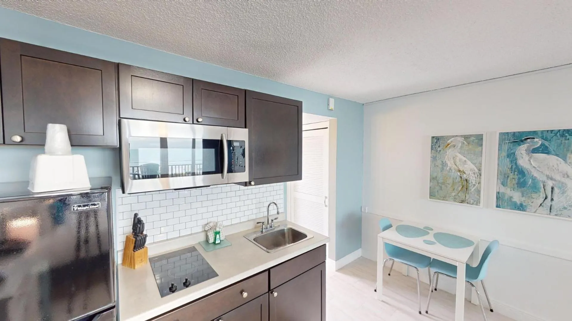 Kitchen or kitchenette in Island Inn Beach Resort