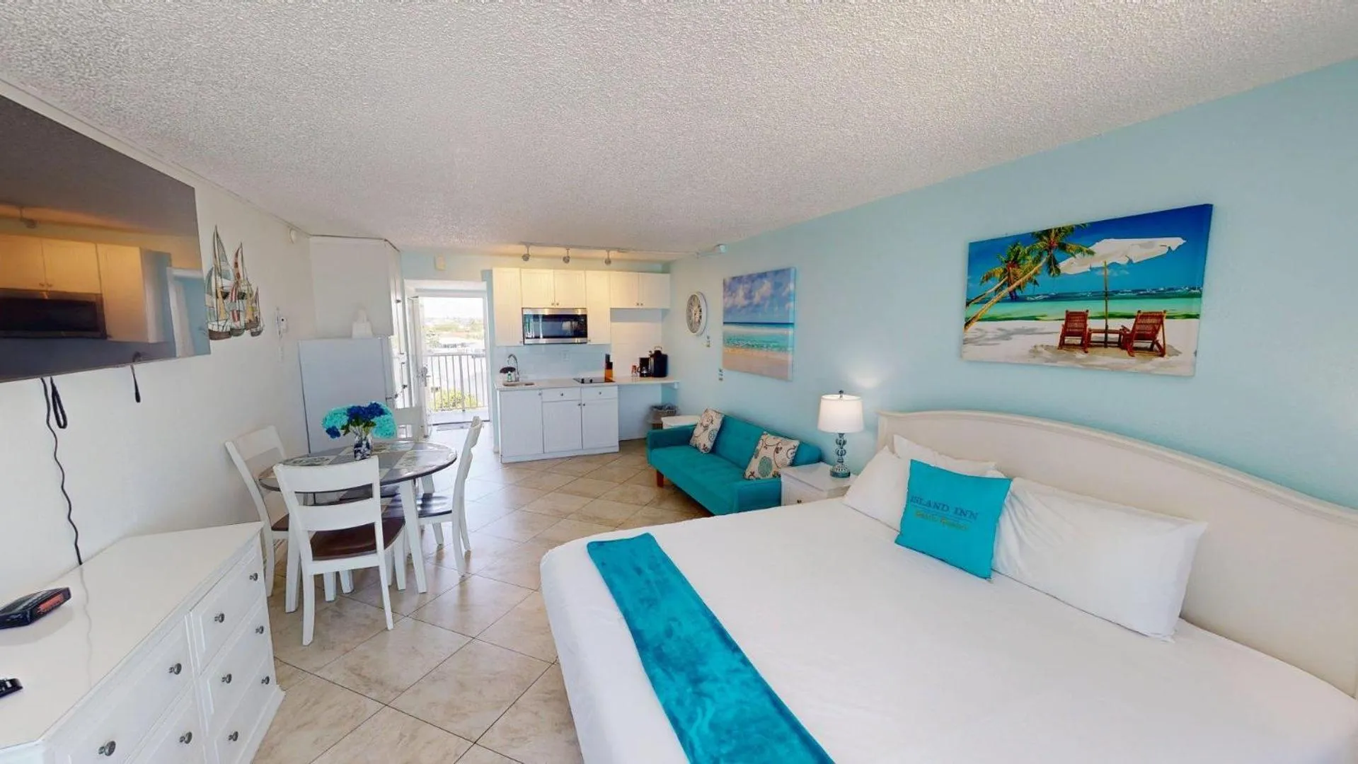 Photo of the whole room in Island Inn Beach Resort