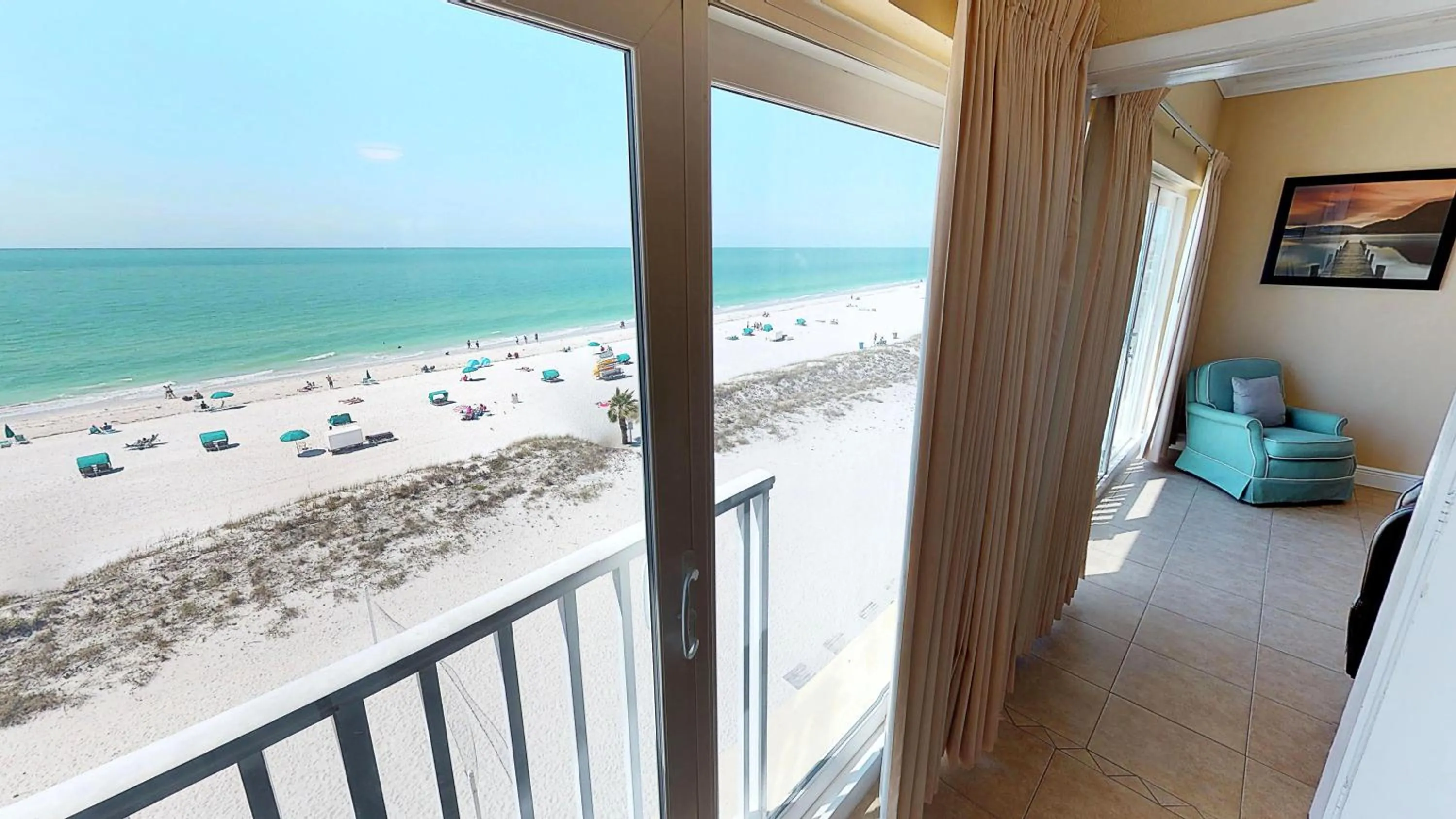 Beach in Island Inn Beach Resort