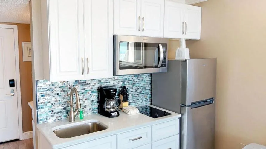 Kitchen or kitchenette in Island Inn Beach Resort