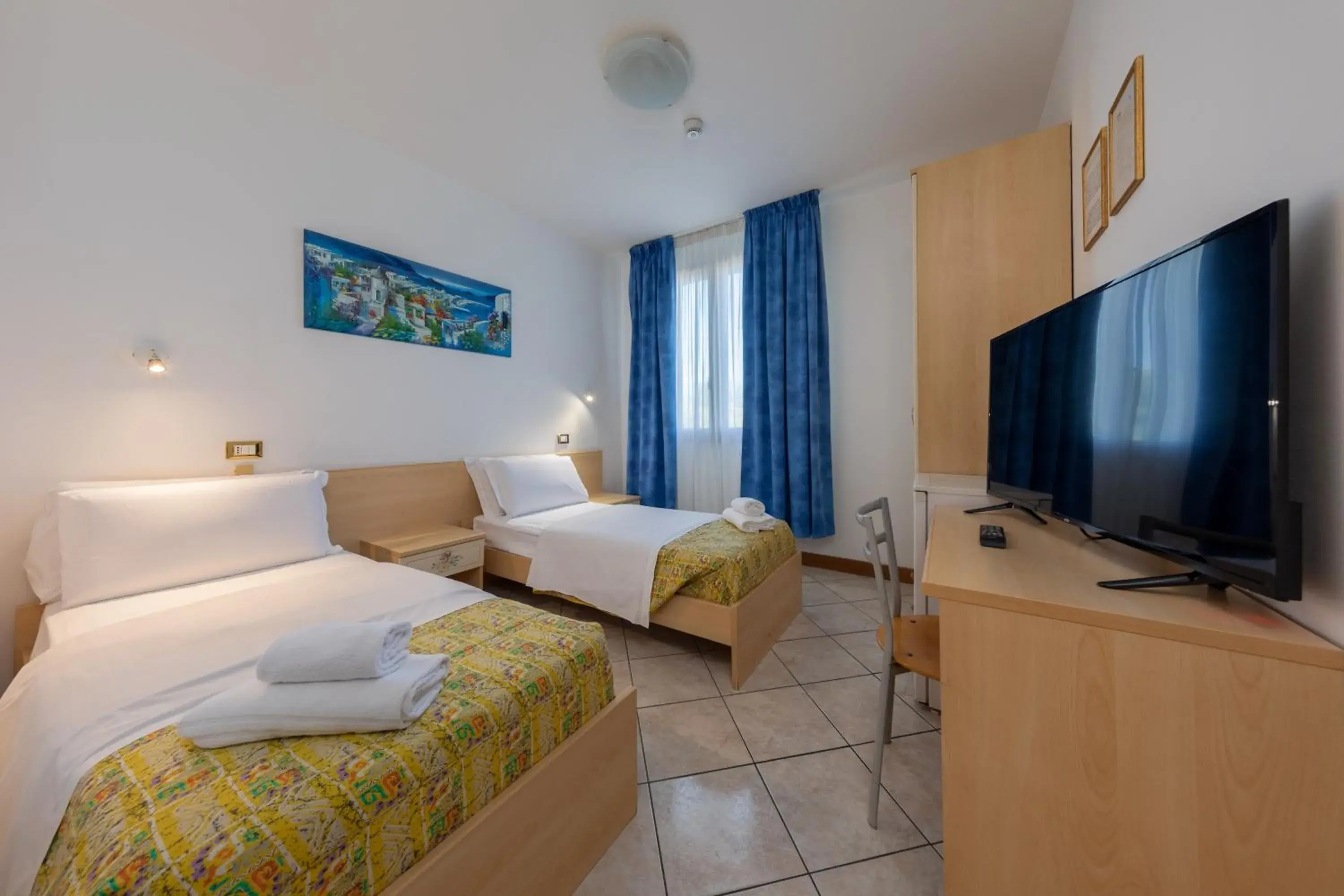 Twin Room with Private Bathroom in Albergo Nuova Aurora Twin Room with Private Bathroom in Albergo Nuova Aurora