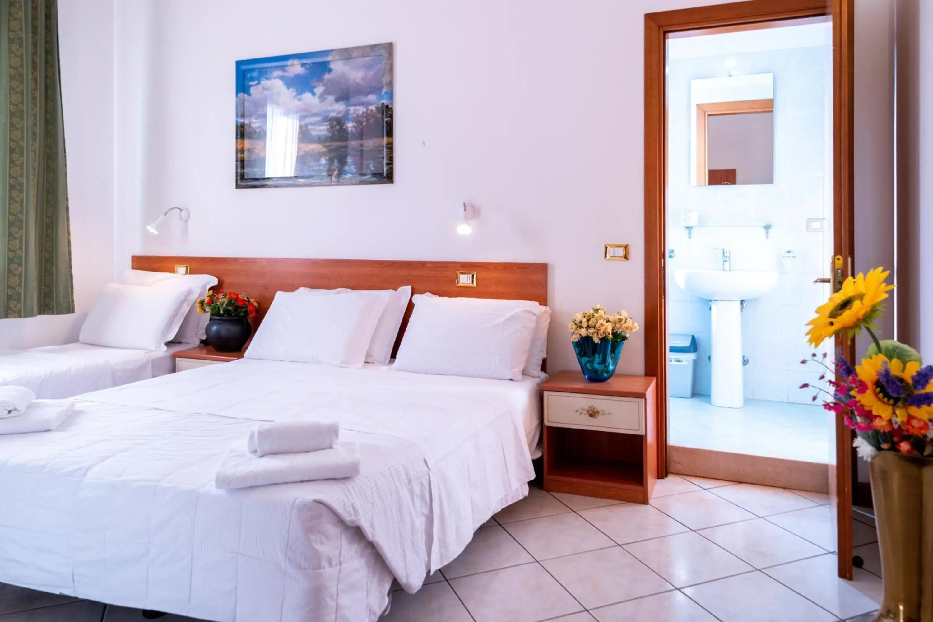 Family Room with Private Bathroom in Hotel New Aurora Venice Family Room with Private Bathroom in Hotel New Aurora Venice