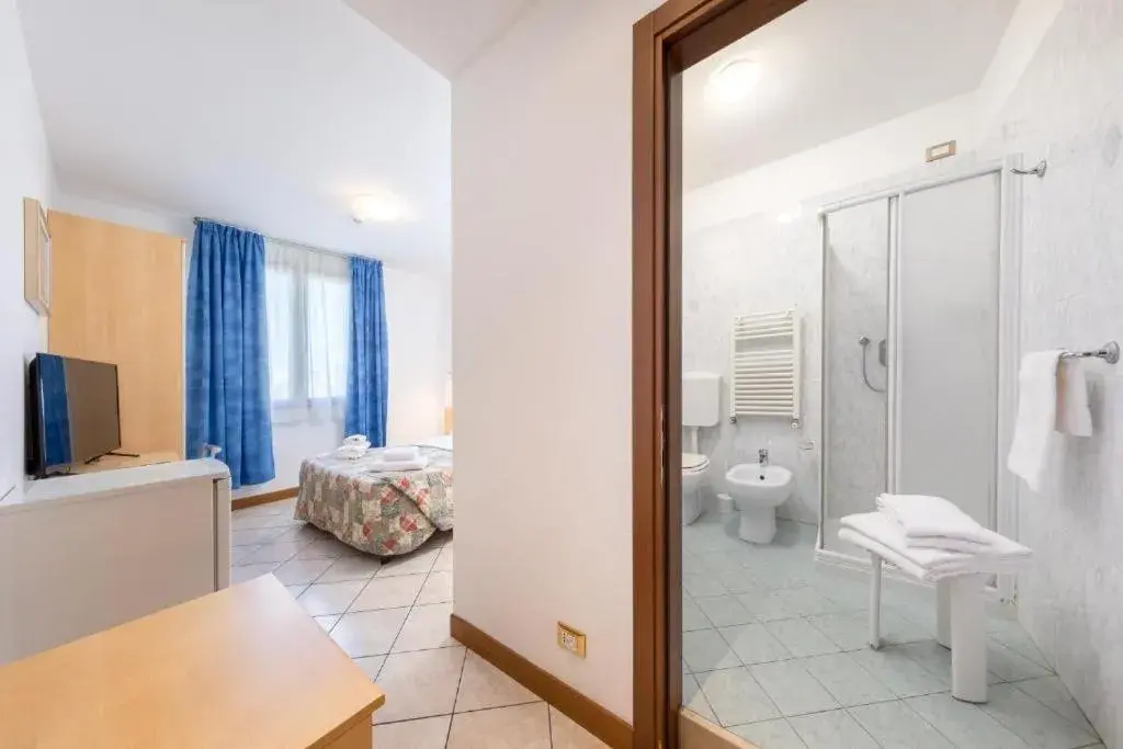 Single Room with Bathroom in Hotel New Aurora Venice Single Room with Bathroom in Hotel New Aurora Venice