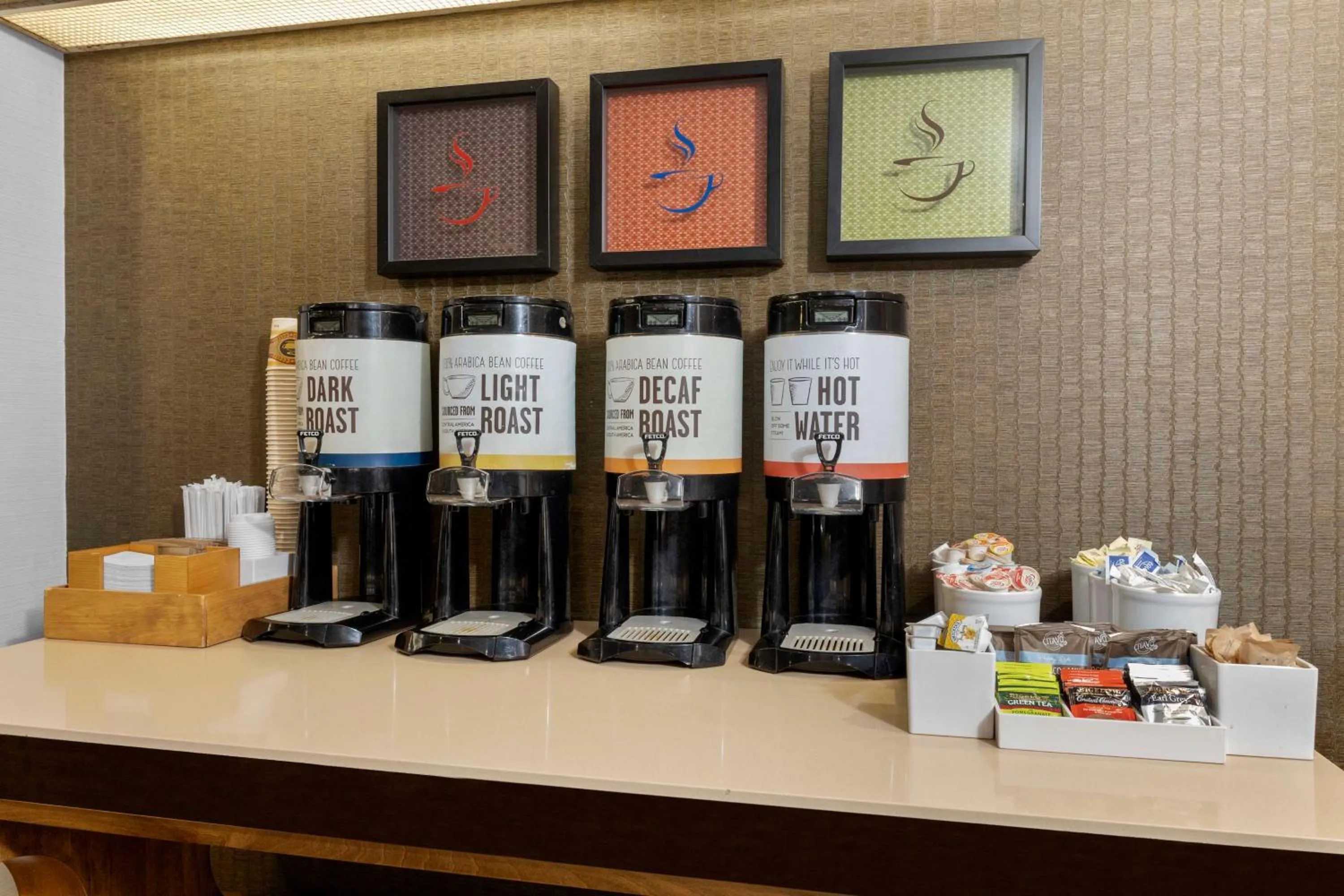 Dining area in Hampton Inn by Hilton Milford