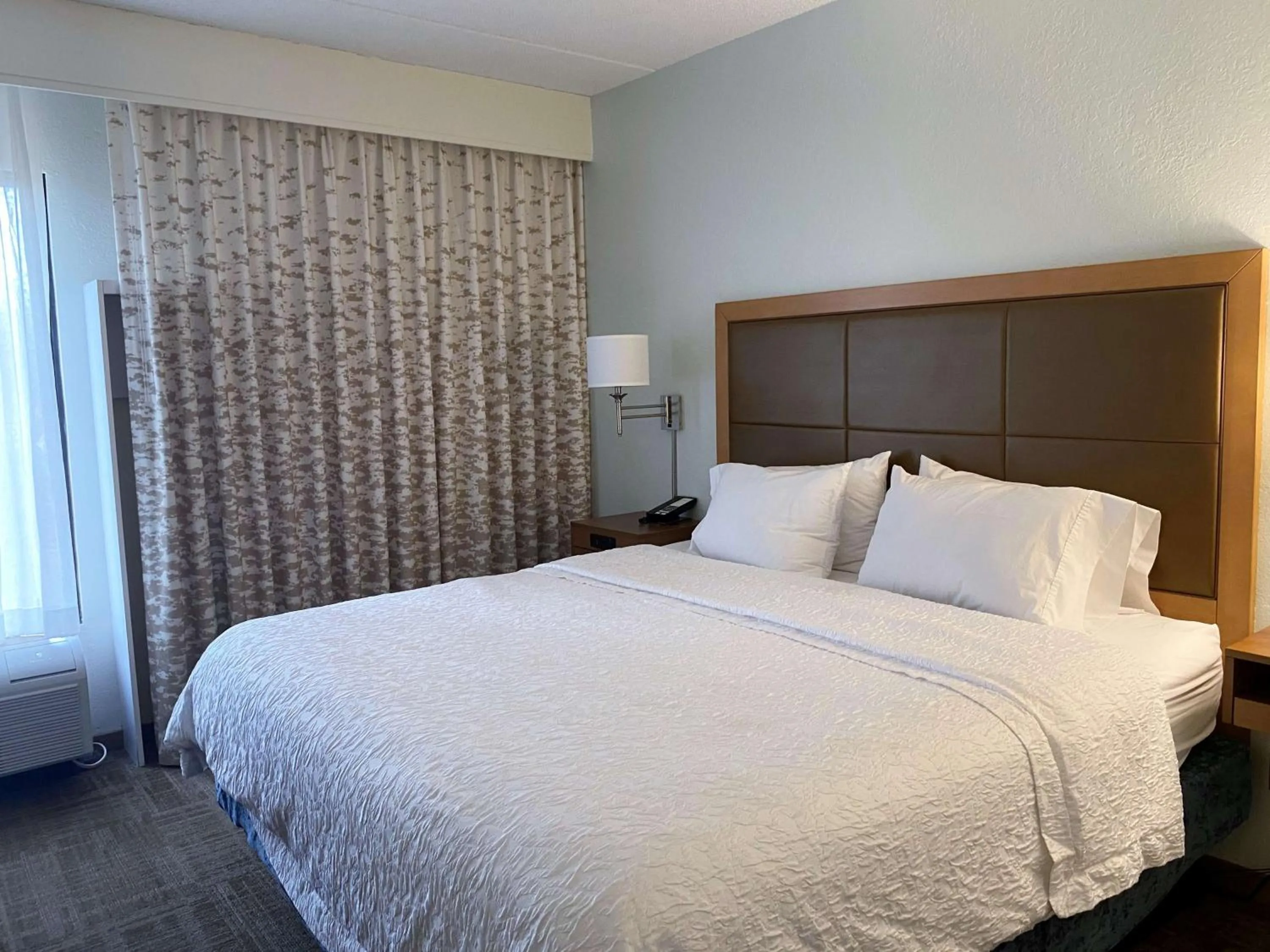 Bed in Hampton Inn by Hilton Milford