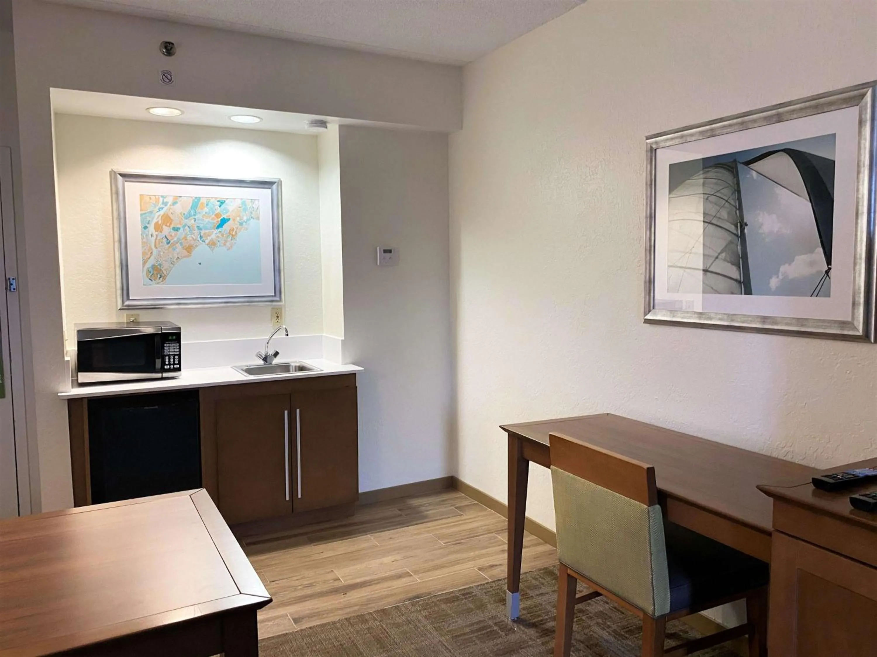 Photo of the whole room in Hampton Inn by Hilton Milford