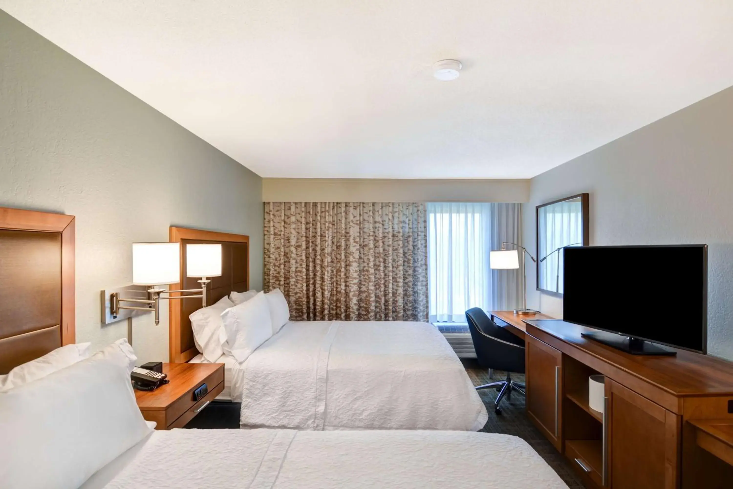 Queen Room with Two Queen Beds - Hearing Access in Hampton Inn by Hilton Milford Queen Room with Two Queen Beds - Hearing Access in Hampton Inn by Hilton Milford