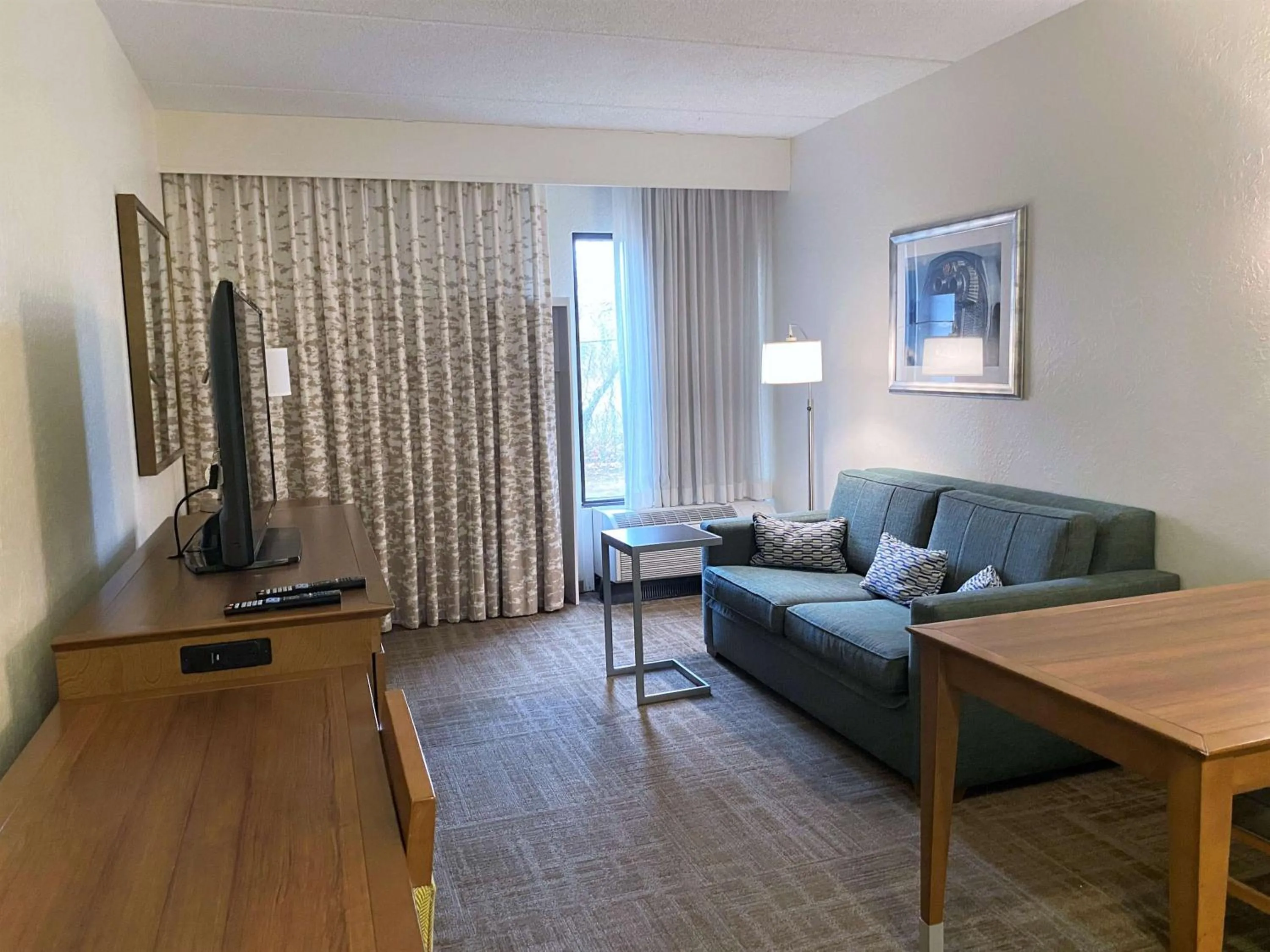 Bedroom in Hampton Inn by Hilton Milford