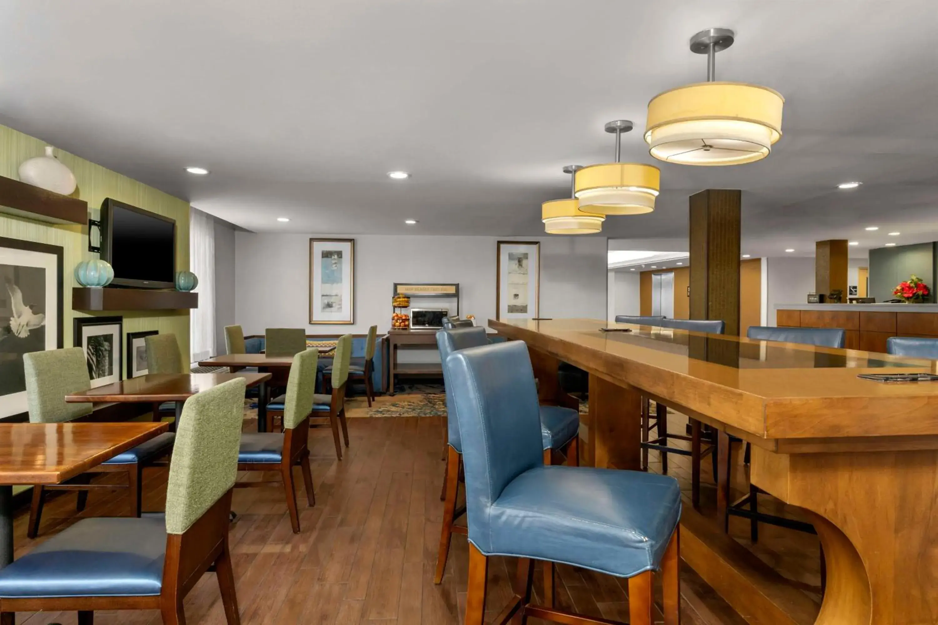 Lobby or reception in Hampton Inn by Hilton Milford Lobby or reception in Hampton Inn by Hilton Milford