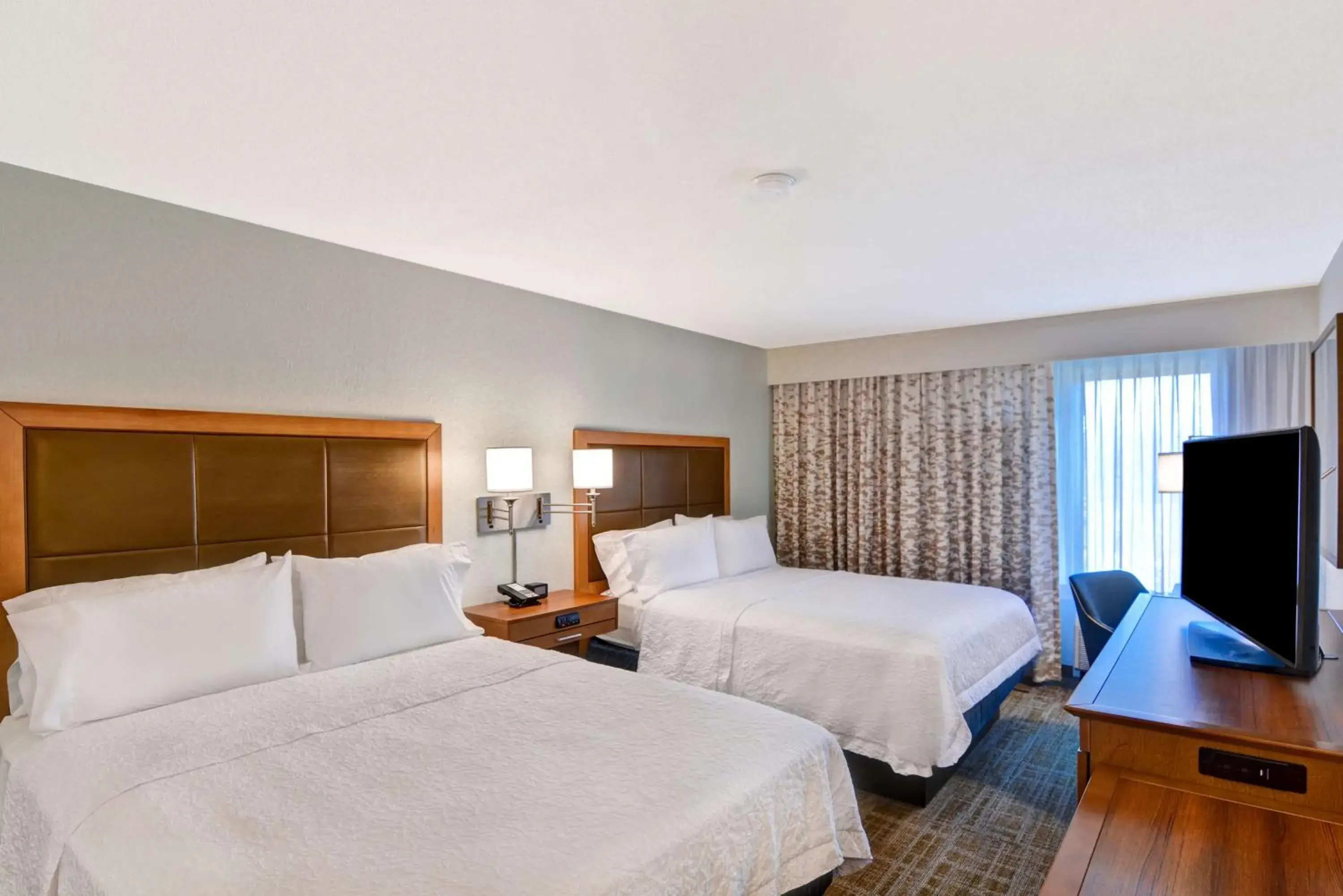 Bedroom, Bed in Hampton Inn by Hilton Milford Bedroom, Bed in Hampton Inn by Hilton Milford